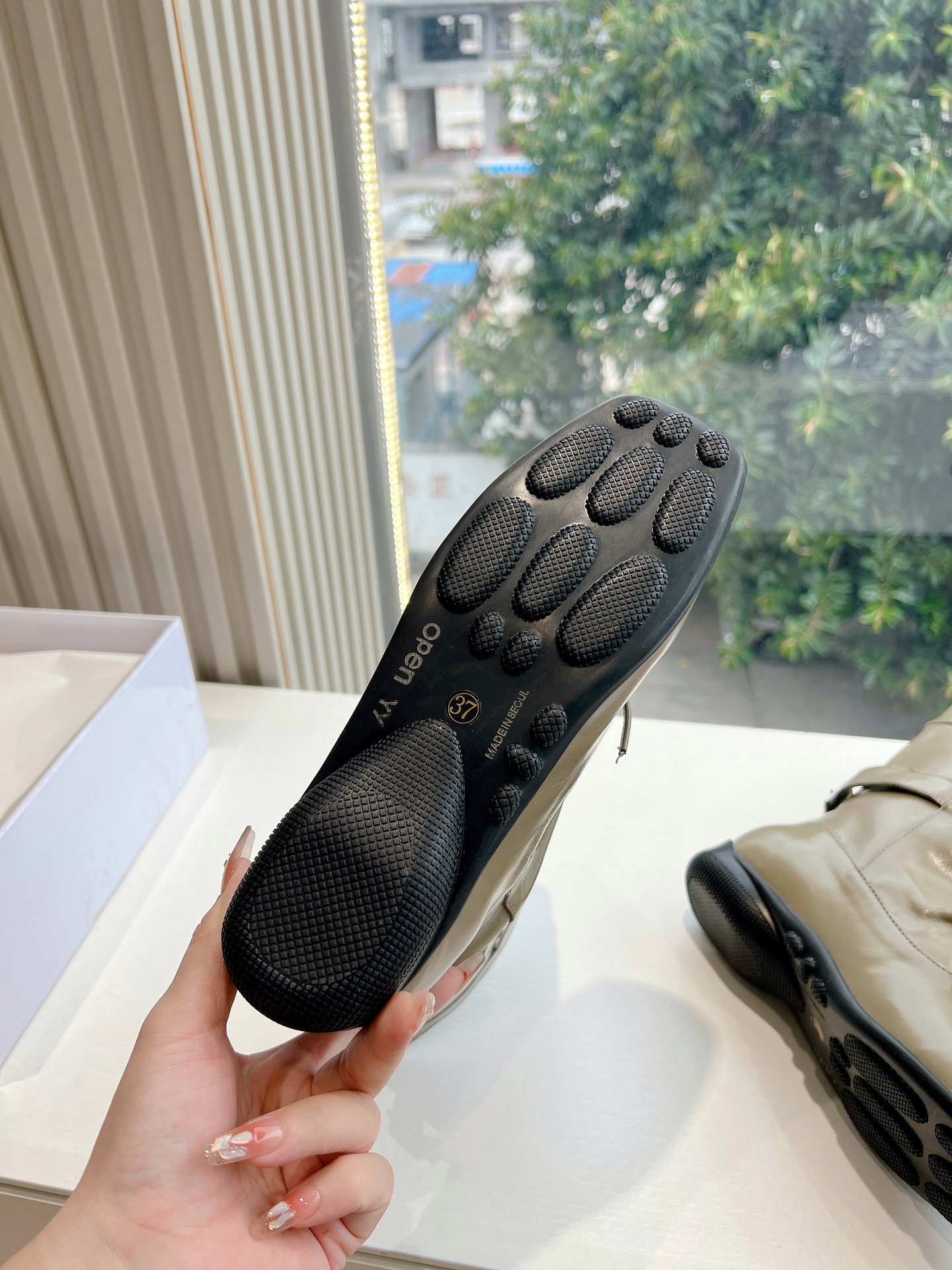 Stylish Short Boots with Pig Nose Design: Buy-for-Speech Butterfly Shoes Review - 图片 8