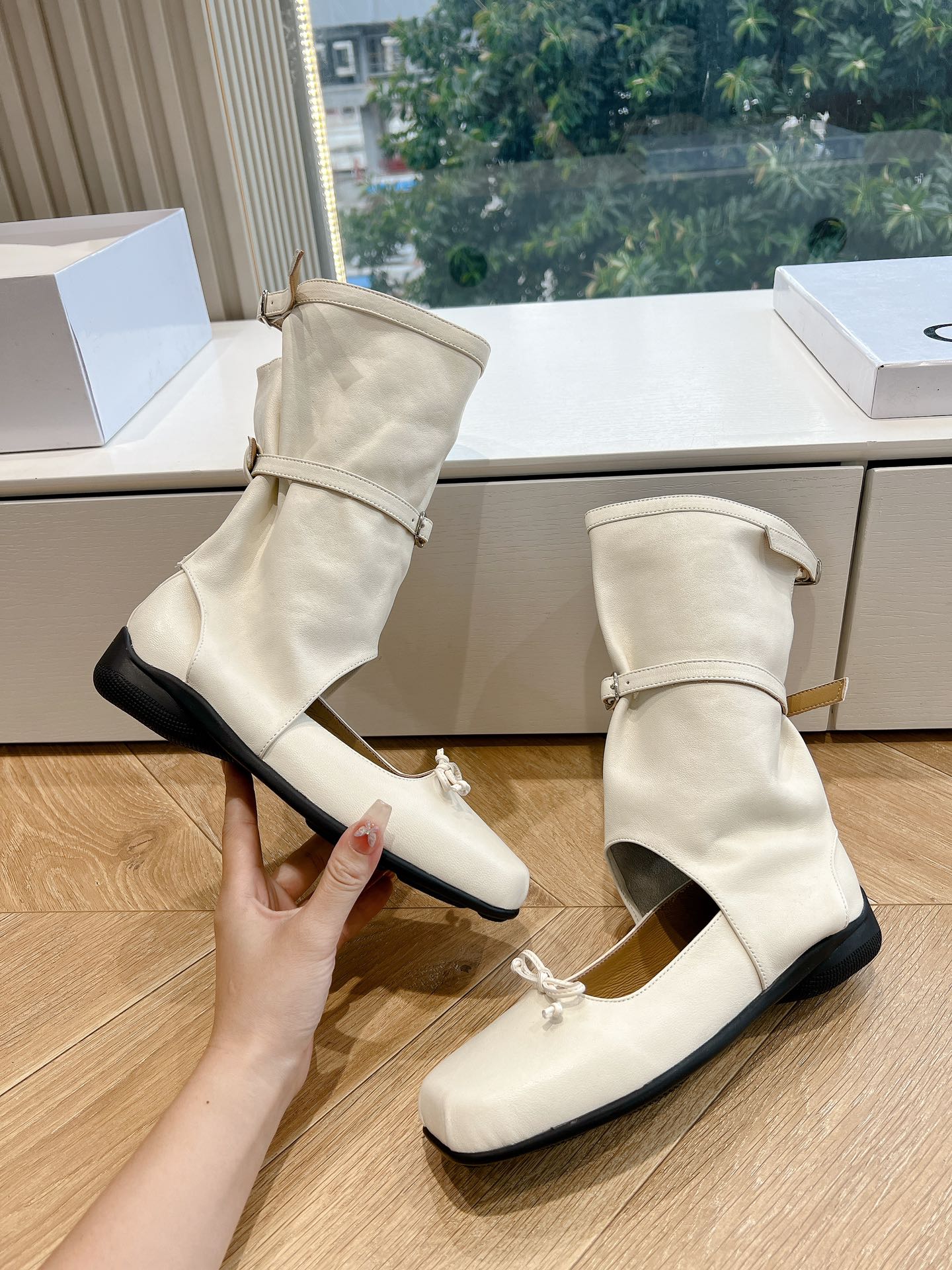 Stylish Sheepskin Short Boots for Sale: Retro Design, Quality Materials, Customizable Sizes - 图片 6