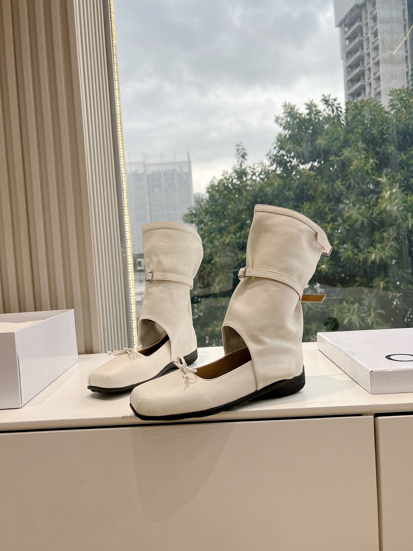 Stylish Sheepskin Short Boots for Sale: Retro Design, Quality Materials, Customizable Sizes - 图片 2
