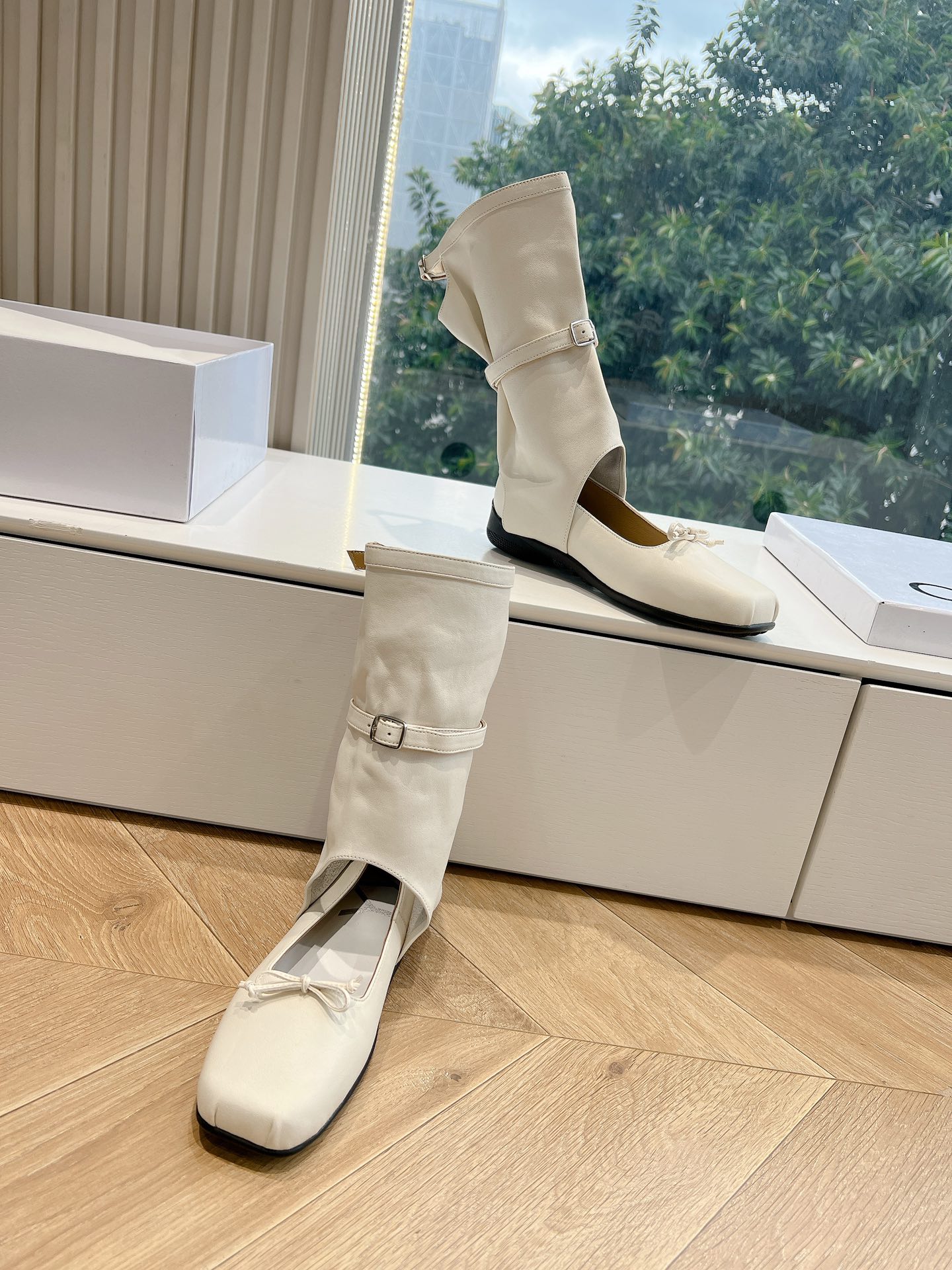 Stylish Sheepskin Short Boots for Sale: Retro Design, Quality Materials, Customizable Sizes - 图片 4