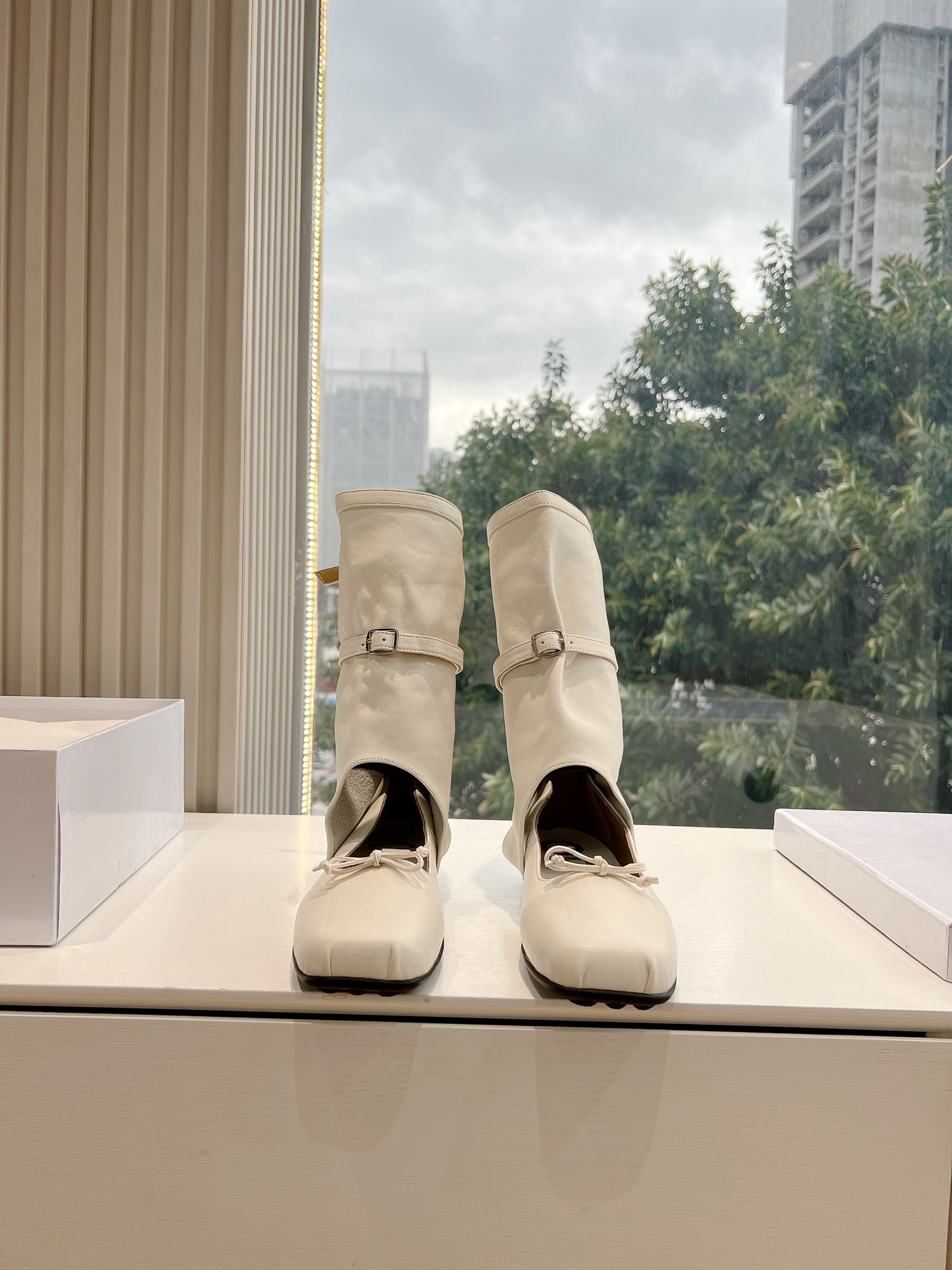 Stylish Sheepskin Short Boots for Sale: Retro Design, Quality Materials, Customizable Sizes