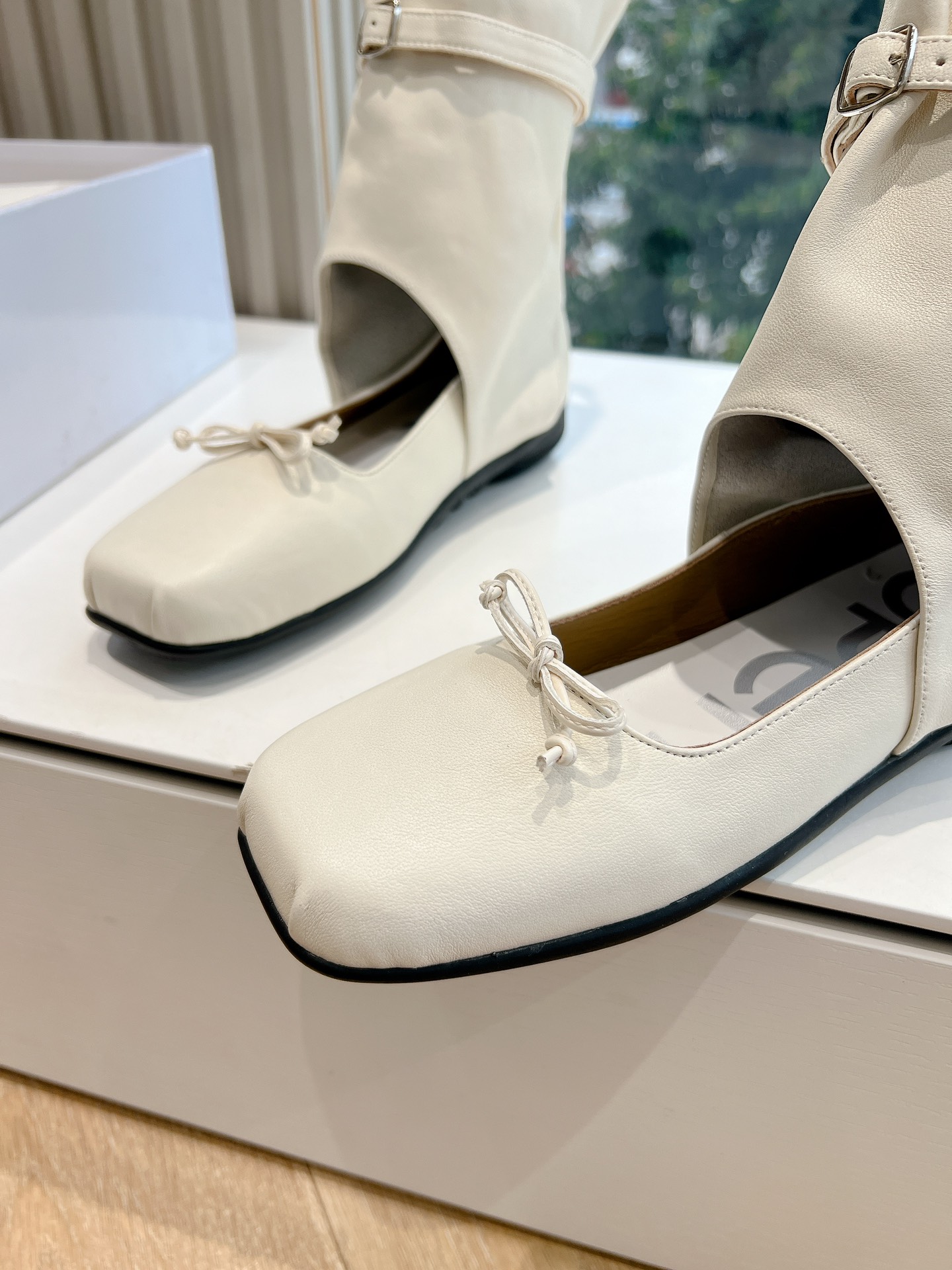 Stylish Sheepskin Short Boots for Sale: Retro Design, Quality Materials, Customizable Sizes - 图片 7