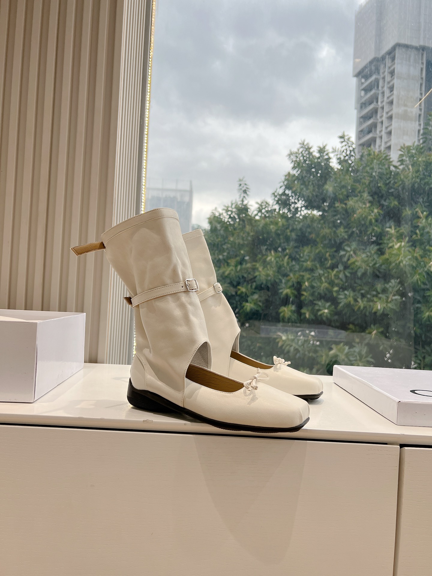 Stylish Sheepskin Short Boots for Sale: Retro Design, Quality Materials, Customizable Sizes - 图片 3
