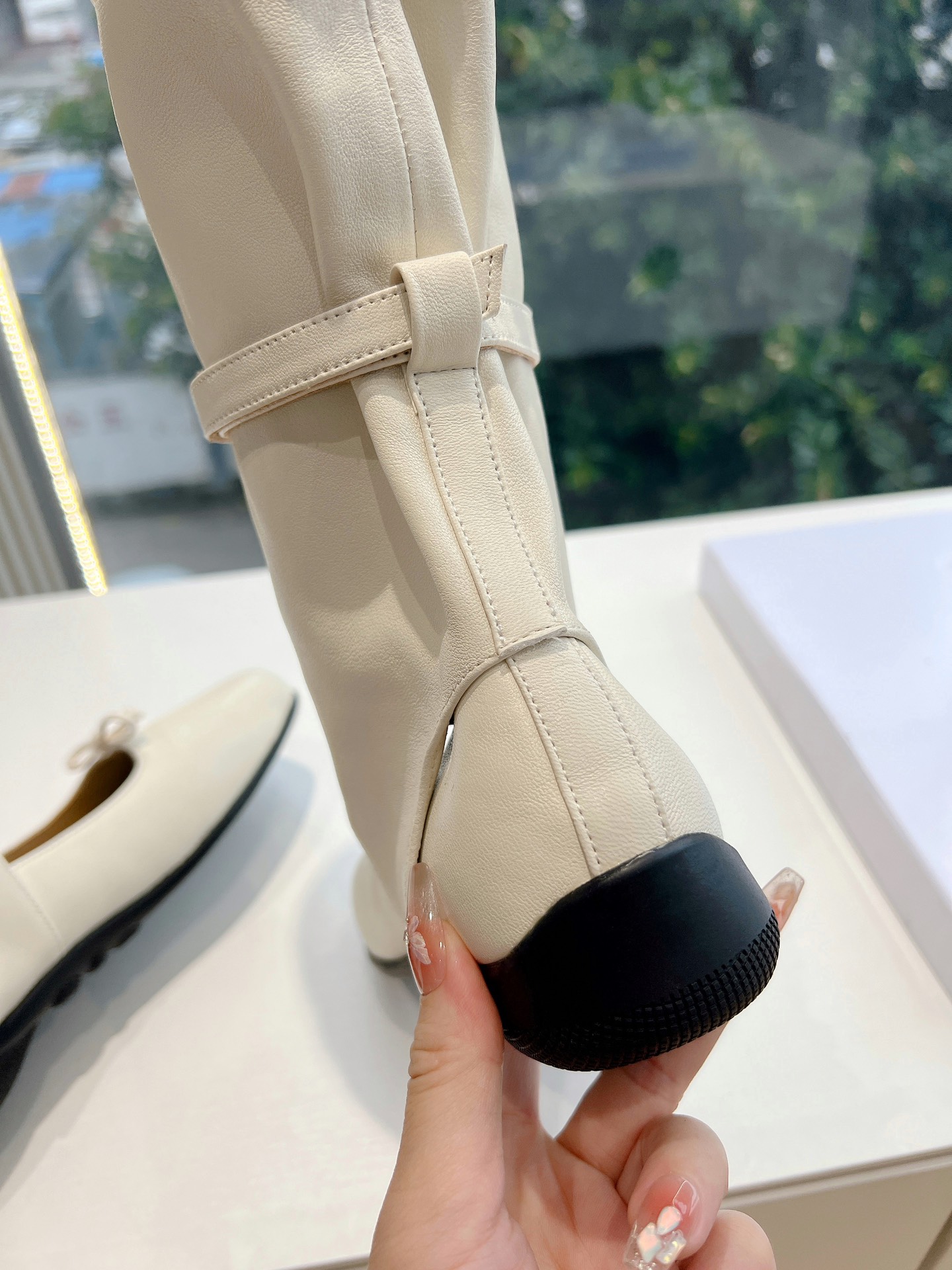 Stylish Sheepskin Short Boots for Sale: Retro Design, Quality Materials, Customizable Sizes - 图片 8