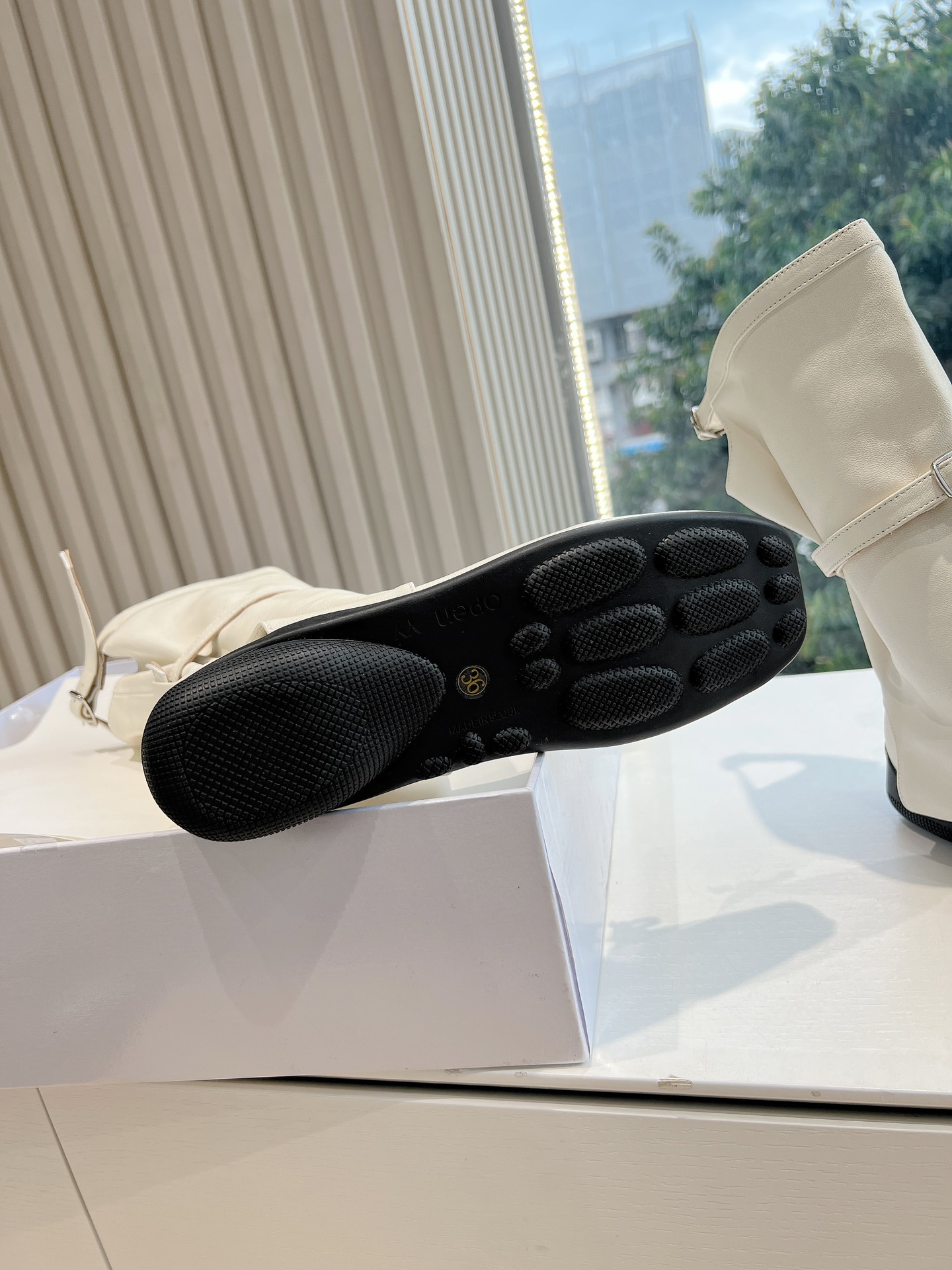 Stylish Sheepskin Short Boots for Sale: Retro Design, Quality Materials, Customizable Sizes - 图片 9