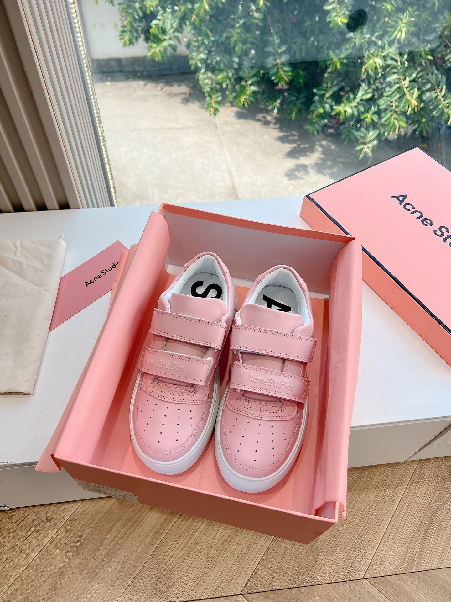 High-Quality Acne Studios Cattle Skin Shoes with Original Network Sole - 图片 1