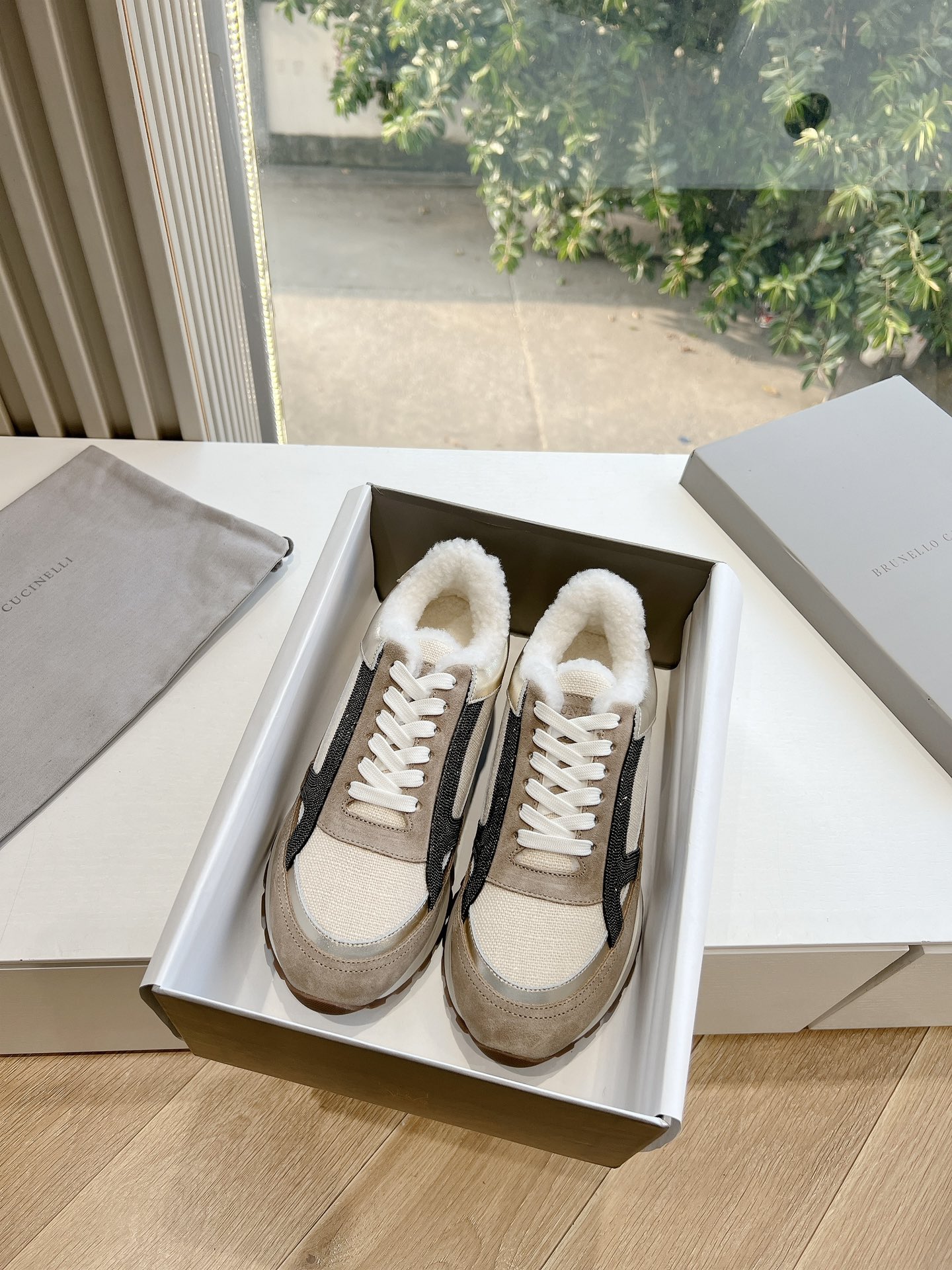 NO:441535,G0278 bc purchasing grade women's shoes brunell* cucinell* sports board shoes for women in winter suede beaded plus velvet thickened cotton shoes. The new style of the new style really falls in love with thick-soled body shoes at first glance. It's super comfortable to wear on the feet, and I have no one of my favorite shoes recently!  Any style can be matched with fried chicken nice~ Material cowhide/sheep curls Inner original inner lining, super light sole, size 35-42 (35-41.42, no return or replacement), casual shoes/sports shoes, brunello cucinelli, sneakers, cowhide, chamois leather19860909G0278 bc代购级女鞋brunell* cucinell*运动板鞋女冬季麂皮串珠加绒加厚棉鞋新款真的一眼爱上厚底体闲鞋上脚超级舒服,近期最爱的鞋子没有之一！任何风格都能搭配炒鸡nice~ 材质牛皮/羊卷毛 内里原版内里 大底超轻鞋底 码数35-42(35-41.42不退不换）,休闲鞋/运动鞋,brunello cucinelli,sneakers,cowhide,chamois leather,Women's Shoes