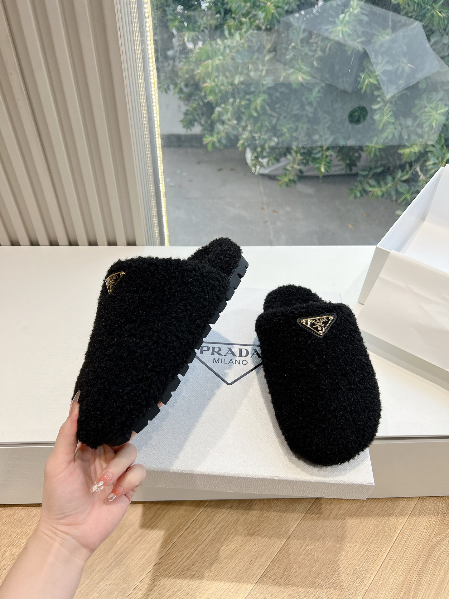 G036所见即所得代购级别市面最高版本 PRADA 普拉达秋冬新款△三角标一脚蹬羊毛鞋,厚底靴 雪地靴 双色擦色牛绒真羊 G036所见即所得代购级别市面最高版本 PRADA 普拉达秋冬新款△三角标一脚蹬羊毛鞋,厚底靴 雪地靴 双色擦色牛绒真羊