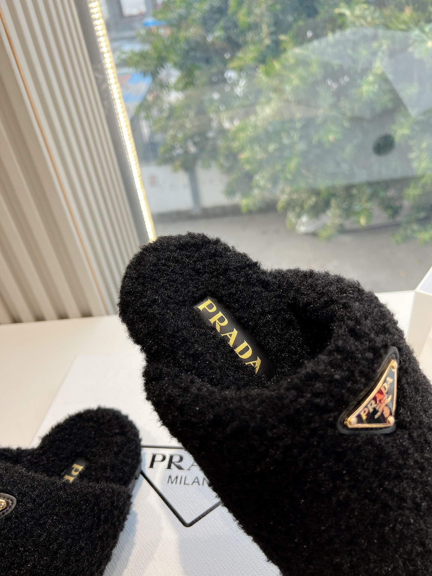G036所见即所得代购级别市面最高版本 PRADA 普拉达秋冬新款△三角标一脚蹬羊毛鞋,厚底靴 雪地靴 双色擦色牛绒真羊 G036所见即所得代购级别市面最高版本 PRADA 普拉达秋冬新款△三角标一脚蹬羊毛鞋,厚底靴 雪地靴 双色擦色牛绒真羊