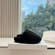 G036所见即所得代购级别市面最高版本 PRADA 普拉达秋冬新款△三角标一脚蹬羊毛鞋,厚底靴 雪地靴 双色擦色牛绒真羊 G036所见即所得代购级别市面最高版本 PRADA 普拉达秋冬新款△三角标一脚蹬羊毛鞋,厚底靴 雪地靴 双色擦色牛绒真羊