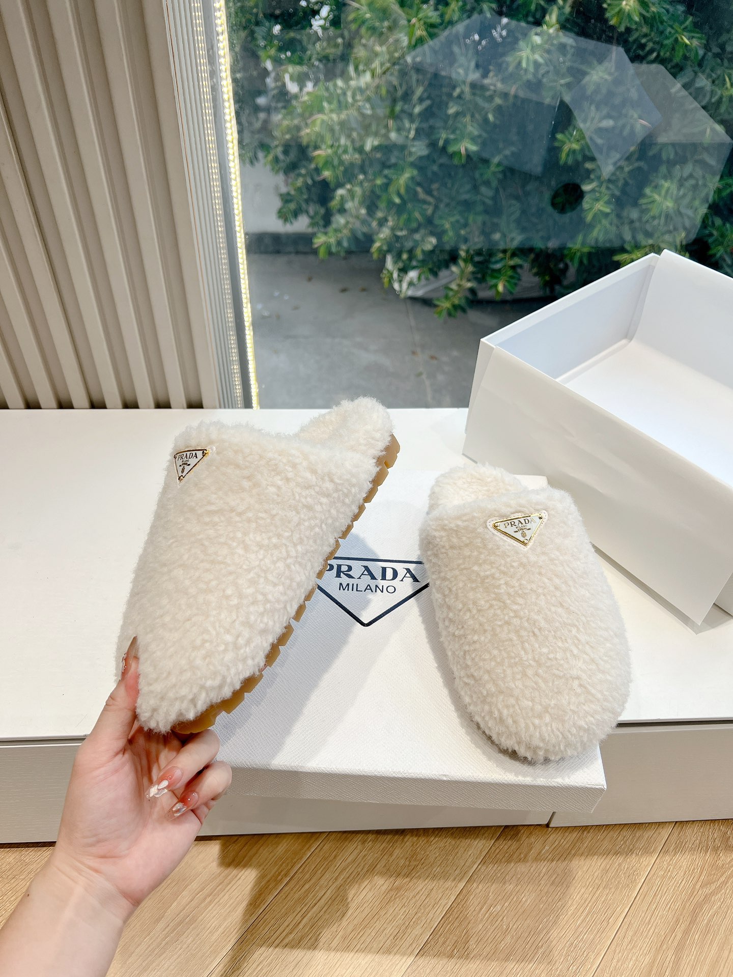 G036所见即所得代购级别市面最高版本 PRADA 普拉达秋冬新款△三角标一脚蹬羊毛鞋，厚底靴 雪地靴 双色擦色牛绒真羊