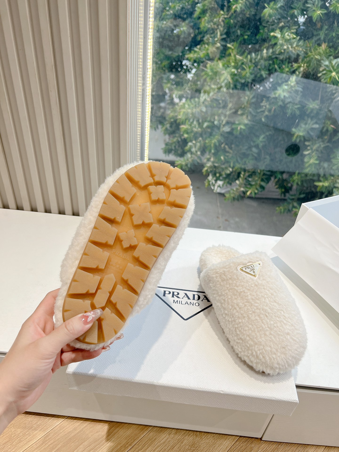 G036所见即所得代购级别市面最高版本 PRADA 普拉达秋冬新款△三角标一脚蹬羊毛鞋，厚底靴 雪地靴 双色擦色牛绒真羊