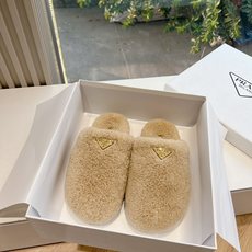 G036所见即所得代购级别市面最高版本 PRADA 普拉达秋冬新款△三角标一脚蹬羊毛鞋,厚底靴 雪地靴 双色擦色牛绒真羊 G036所见即所得代购级别市面最高版本 PRADA 普拉达秋冬新款△三角标一脚蹬羊毛鞋,厚底靴 雪地靴 双色擦色牛绒真羊