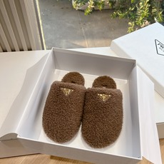 G036所见即所得代购级别市面最高版本 PRADA 普拉达秋冬新款△三角标一脚蹬羊毛鞋,厚底靴 雪地靴 双色擦色牛绒真羊 G036所见即所得代购级别市面最高版本 PRADA 普拉达秋冬新款△三角标一脚蹬羊毛鞋,厚底靴 雪地靴 双色擦色牛绒真羊