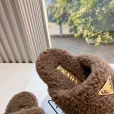 G036所见即所得代购级别市面最高版本 PRADA 普拉达秋冬新款△三角标一脚蹬羊毛鞋,厚底靴 雪地靴 双色擦色牛绒真羊 G036所见即所得代购级别市面最高版本 PRADA 普拉达秋冬新款△三角标一脚蹬羊毛鞋,厚底靴 雪地靴 双色擦色牛绒真羊