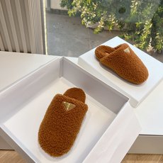 G036所见即所得代购级别市面最高版本 PRADA 普拉达秋冬新款△三角标一脚蹬羊毛鞋,厚底靴 雪地靴 双色擦色牛绒真羊 G036所见即所得代购级别市面最高版本 PRADA 普拉达秋冬新款△三角标一脚蹬羊毛鞋,厚底靴 雪地靴 双色擦色牛绒真羊