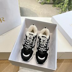 G133C'est Dior 迪奥 24秋新款全新休闲运动鞋以牛皮革和网眼织物制作,轻盈透气。侧边的CD字母非常有Dio G133C'est Dior 迪奥 24秋新款全新休闲运动鞋以牛皮革和网眼织物制作,轻盈透气。侧边的CD字母非常有Dio