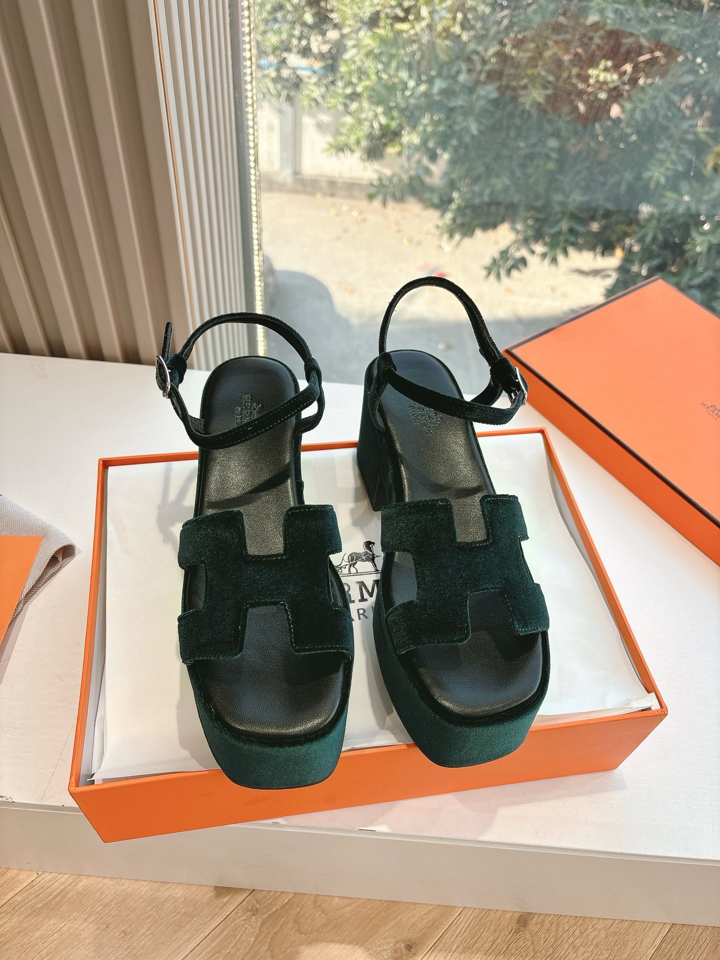 🌾G038代购级别所见即所得G033HERMES爱马仕| 2025 𝐬𝐬最新款大H厚底凉鞋经典款踩云脚感