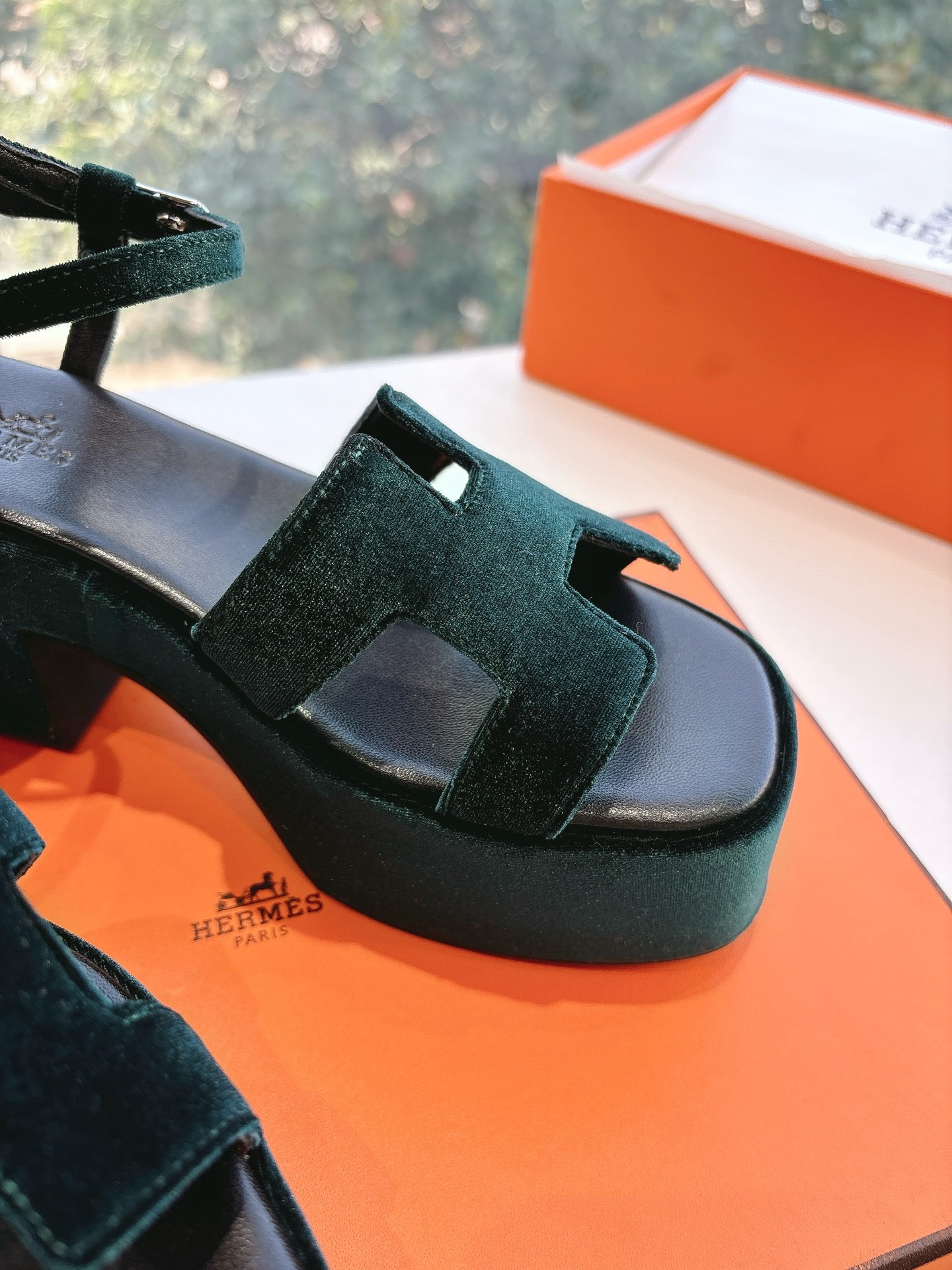 🌾G038代购级别所见即所得G033HERMES爱马仕| 2025 𝐬𝐬最新款大H厚底凉鞋经典款踩云脚感