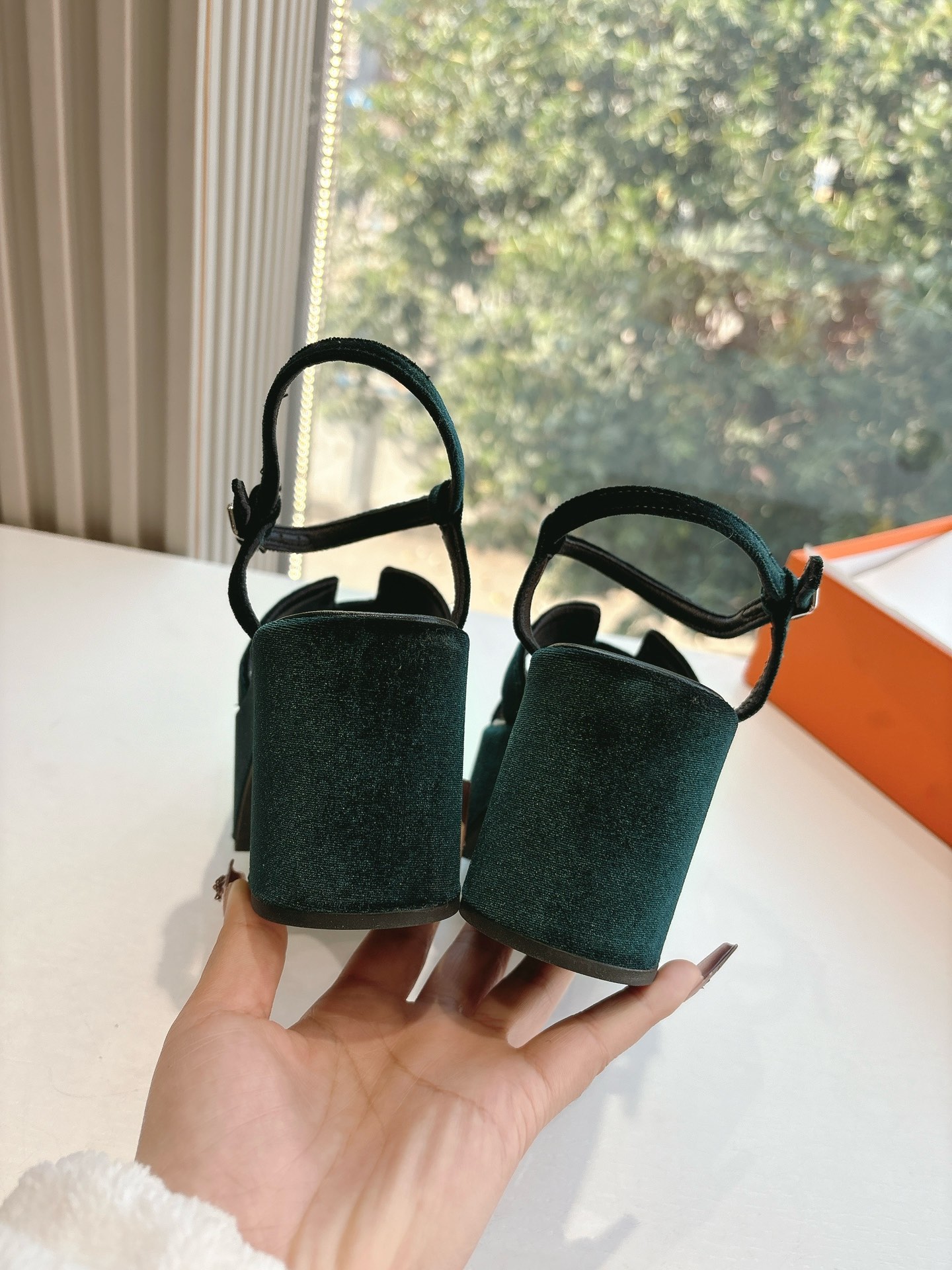 🌾G038代购级别所见即所得G033HERMES爱马仕| 2025 𝐬𝐬最新款大H厚底凉鞋经典款踩云脚感