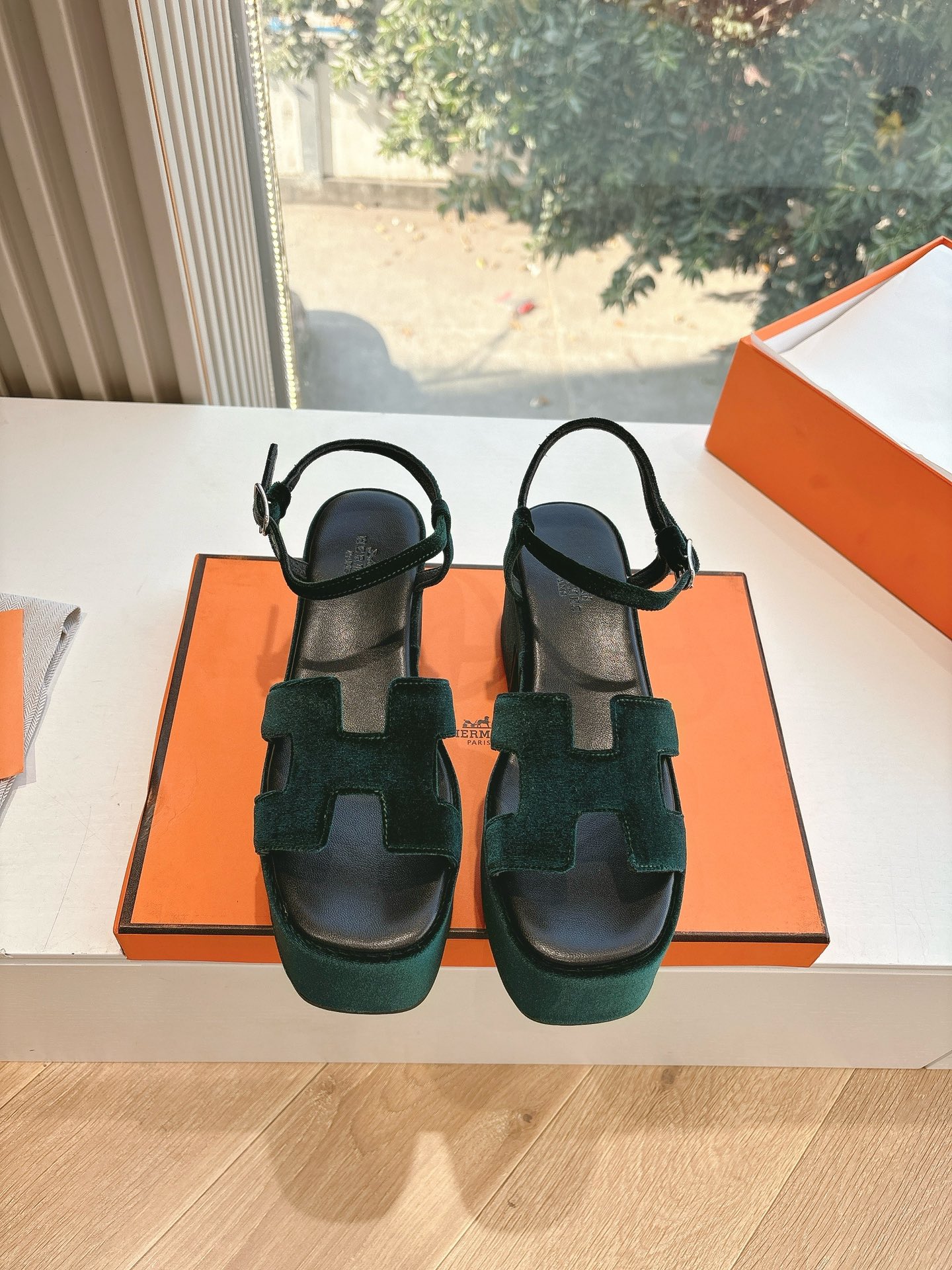 🌾G038代购级别所见即所得G033HERMES爱马仕| 2025 𝐬𝐬最新款大H厚底凉鞋经典款踩云脚感