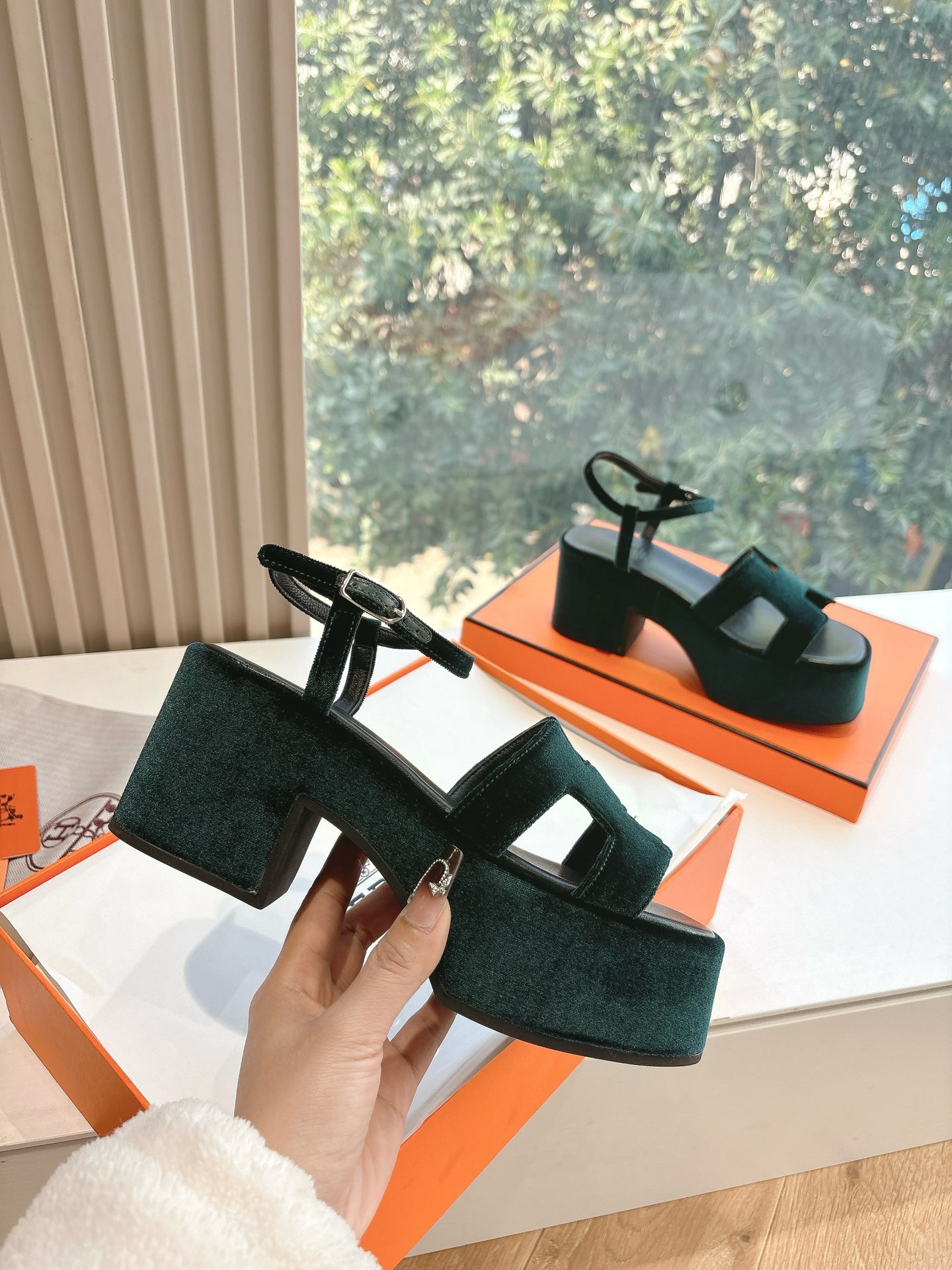 🌾G038代购级别所见即所得G033HERMES爱马仕| 2025 𝐬𝐬最新款大H厚底凉鞋经典款踩云脚感