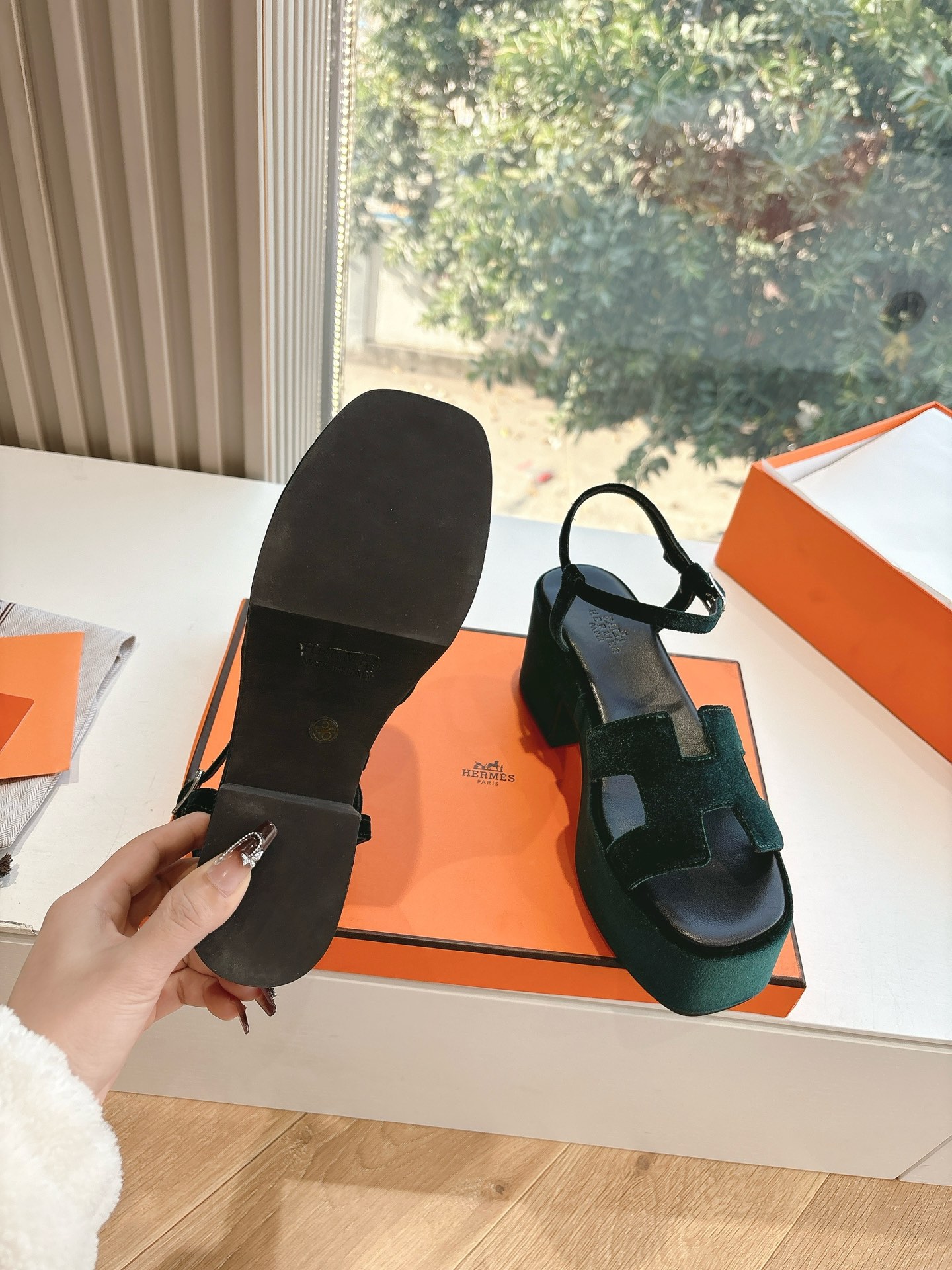 🌾G038代购级别所见即所得G033HERMES爱马仕| 2025 𝐬𝐬最新款大H厚底凉鞋经典款踩云脚感