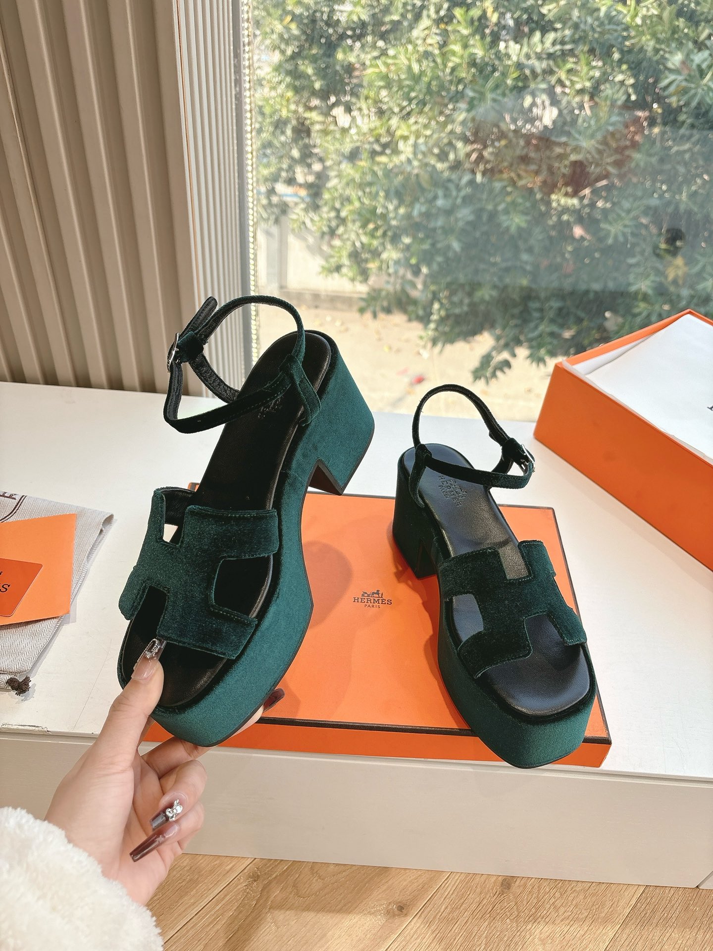 🌾G038代购级别所见即所得G033HERMES爱马仕| 2025 𝐬𝐬最新款大H厚底凉鞋经典款踩云脚感