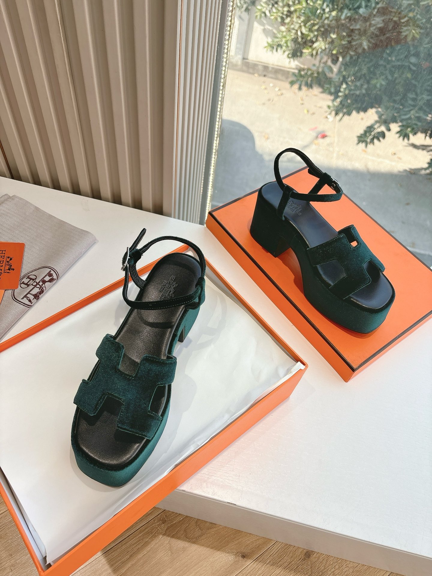 🌾G038代购级别所见即所得G033HERMES爱马仕| 2025 𝐬𝐬最新款大H厚底凉鞋经典款踩云脚感