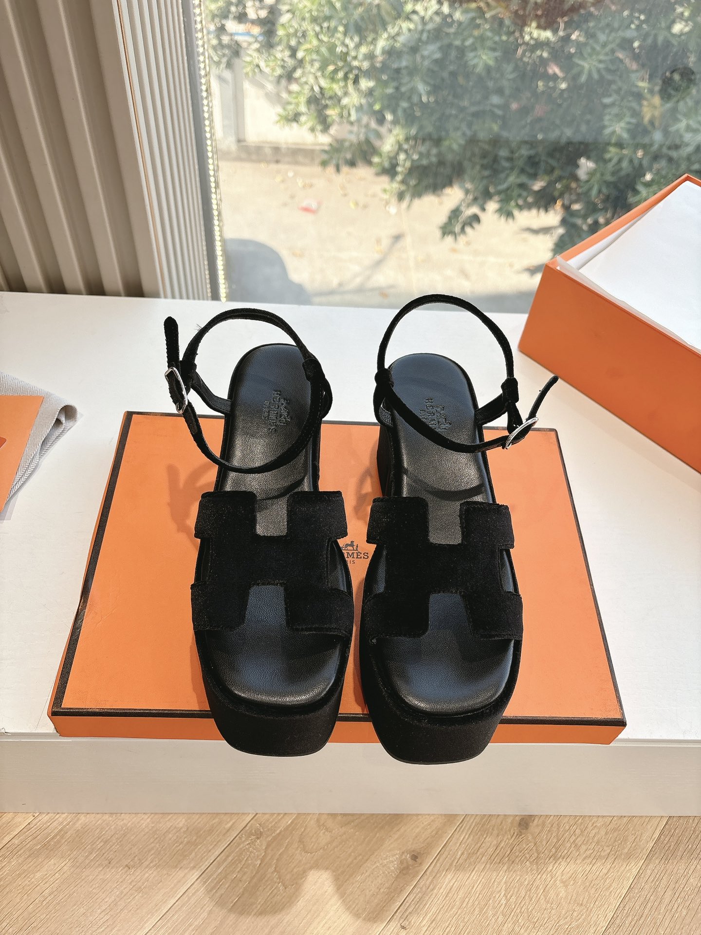 🌾G038代购级别所见即所得G033HERMES爱马仕| 2025 𝐬𝐬最新款大H厚底凉鞋经典款踩云脚感