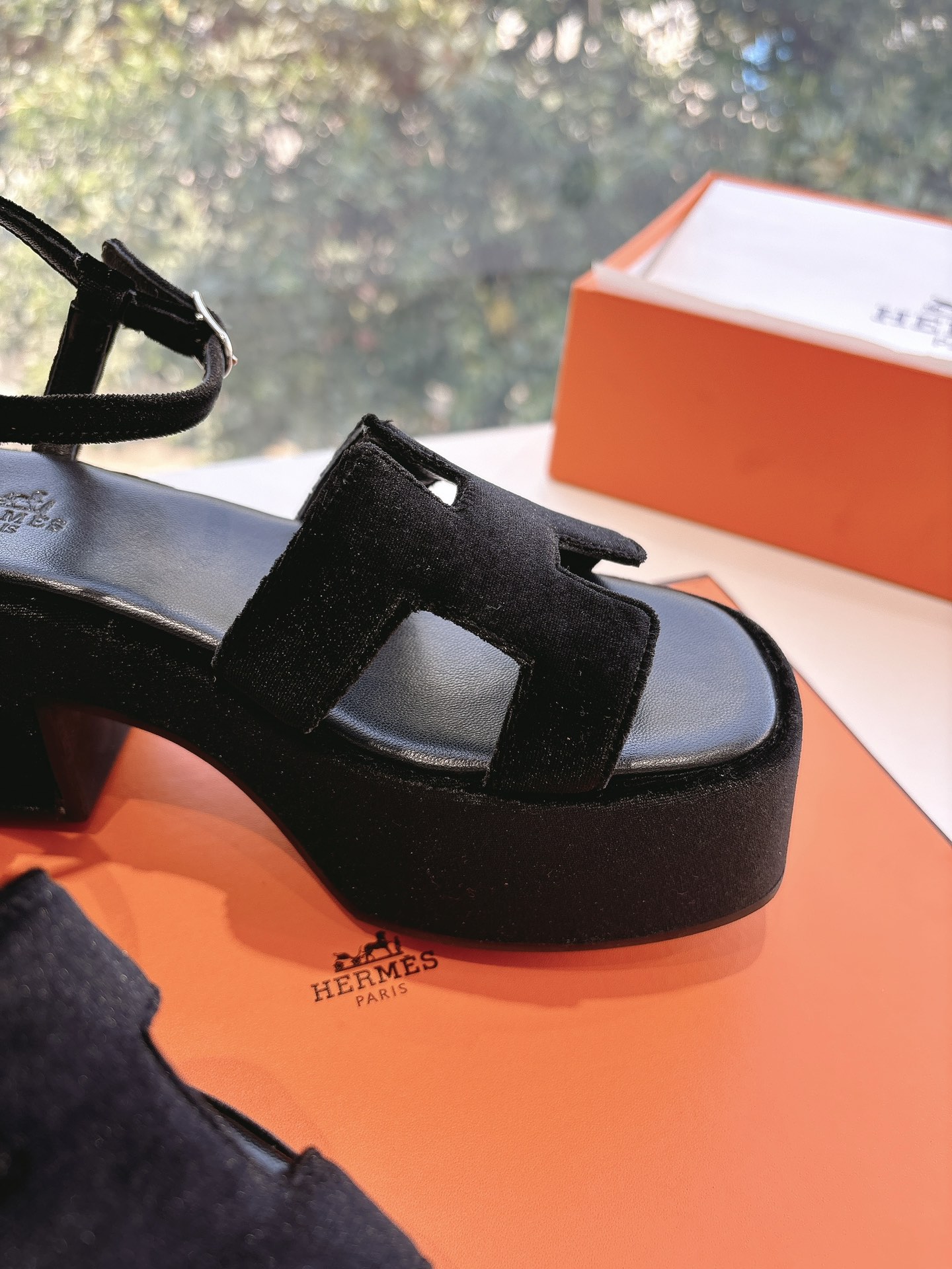 🌾G038代购级别所见即所得G033HERMES爱马仕| 2025 𝐬𝐬最新款大H厚底凉鞋经典款踩云脚感
