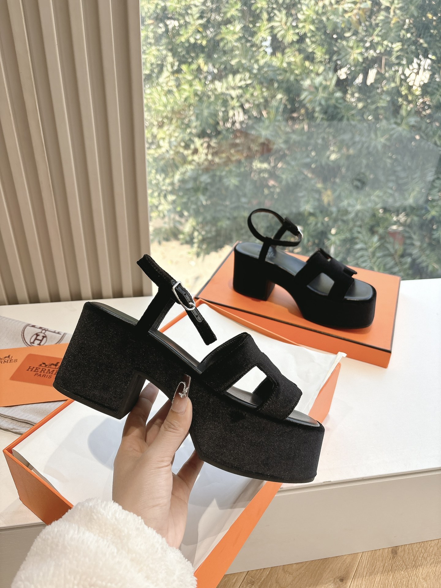 🌾G038代购级别所见即所得G033HERMES爱马仕| 2025 𝐬𝐬最新款大H厚底凉鞋经典款踩云脚感