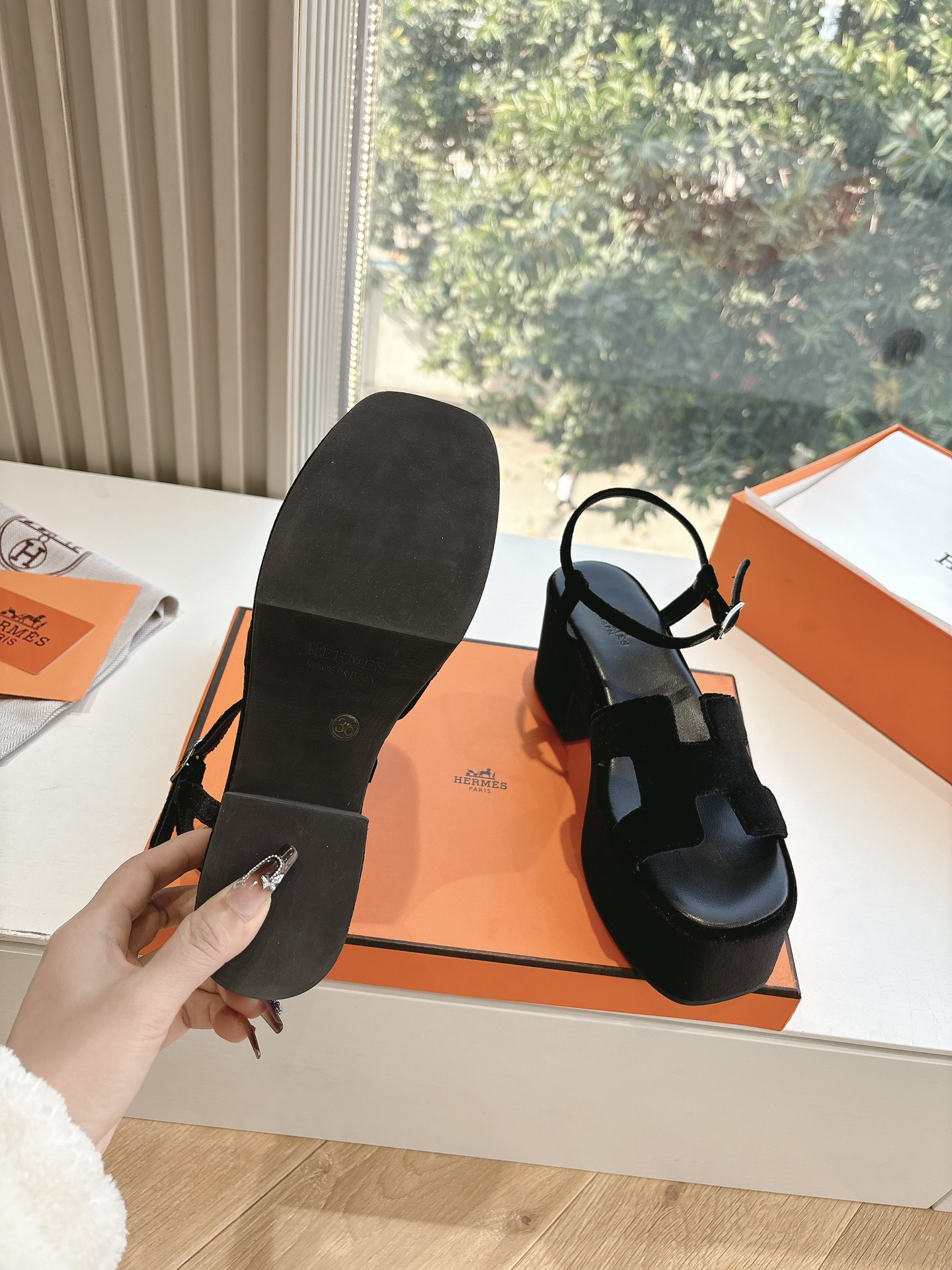 🌾G038代购级别所见即所得G033HERMES爱马仕| 2025 𝐬𝐬最新款大H厚底凉鞋经典款踩云脚感