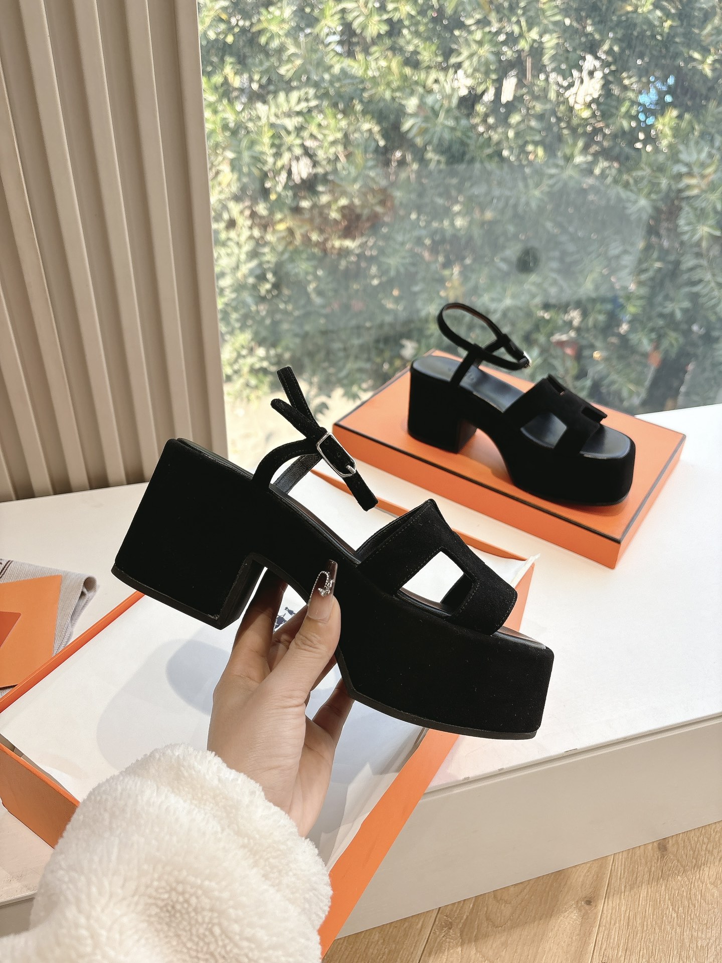 🌾G038代购级别所见即所得G033HERMES爱马仕| 2025 𝐬𝐬最新款大H厚底凉鞋经典款踩云脚感