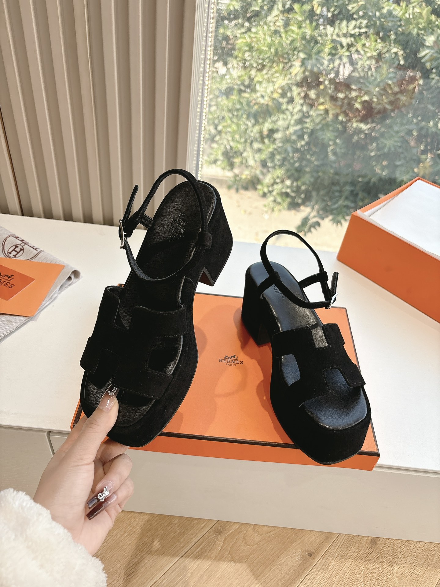 🌾G038代购级别所见即所得G033HERMES爱马仕| 2025 𝐬𝐬最新款大H厚底凉鞋经典款踩云脚感