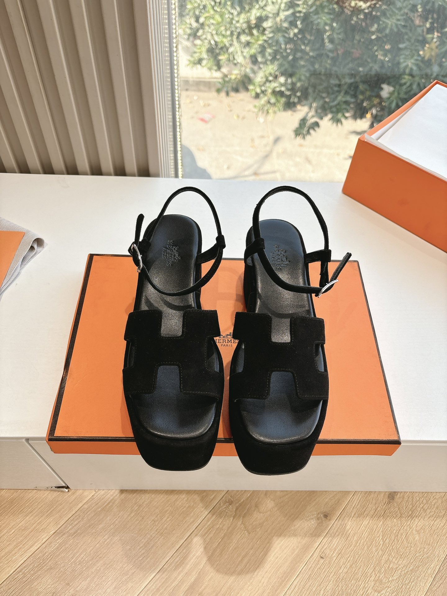 🌾G038代购级别所见即所得G033HERMES爱马仕| 2025 𝐬𝐬最新款大H厚底凉鞋经典款踩云脚感