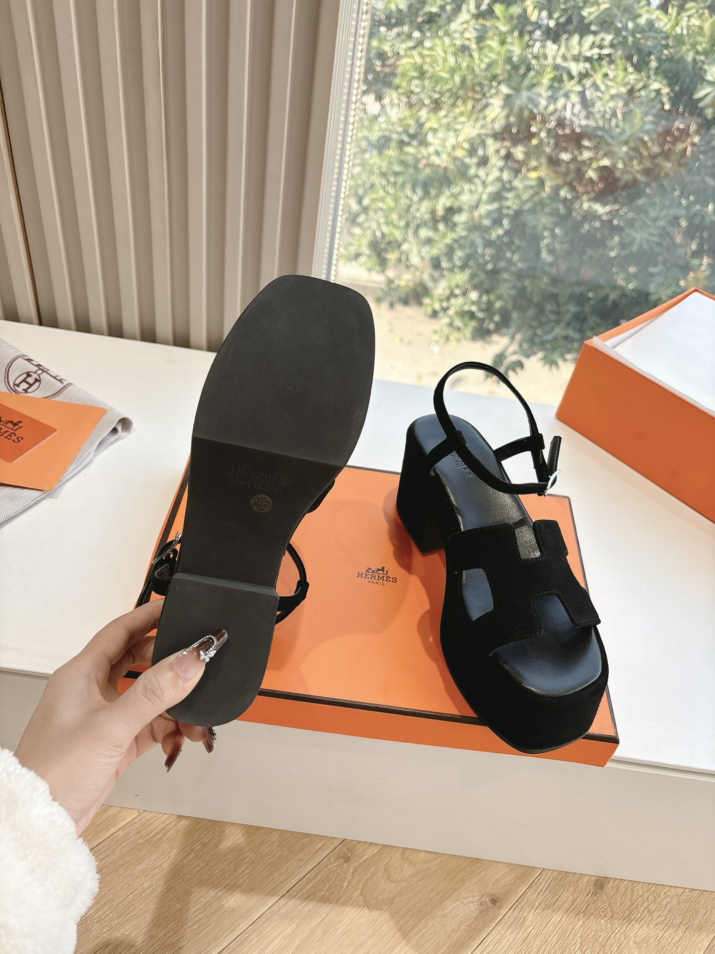 🌾G038代购级别所见即所得G033HERMES爱马仕| 2025 𝐬𝐬最新款大H厚底凉鞋经典款踩云脚感