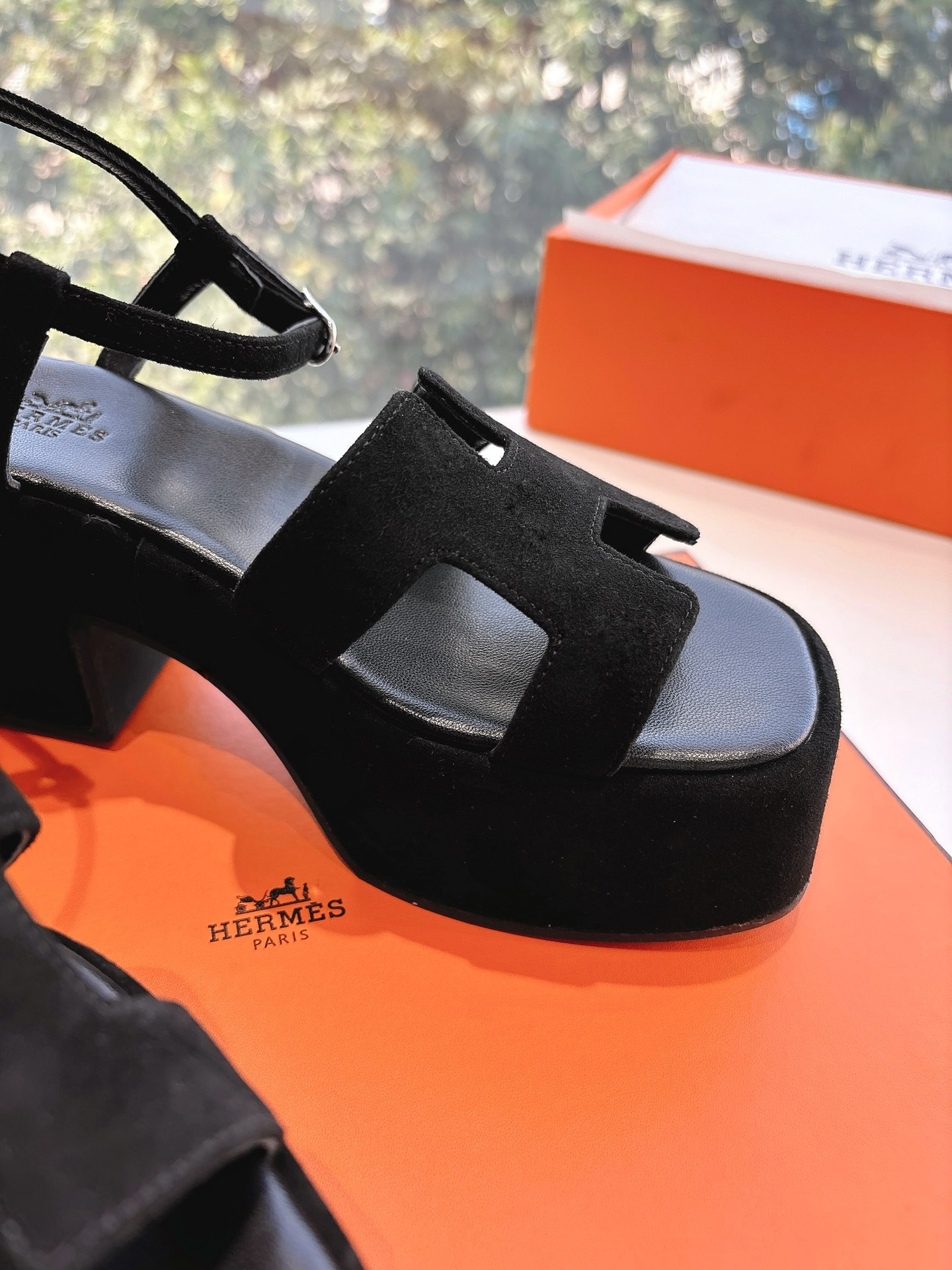 🌾G038代购级别所见即所得G033HERMES爱马仕| 2025 𝐬𝐬最新款大H厚底凉鞋经典款踩云脚感