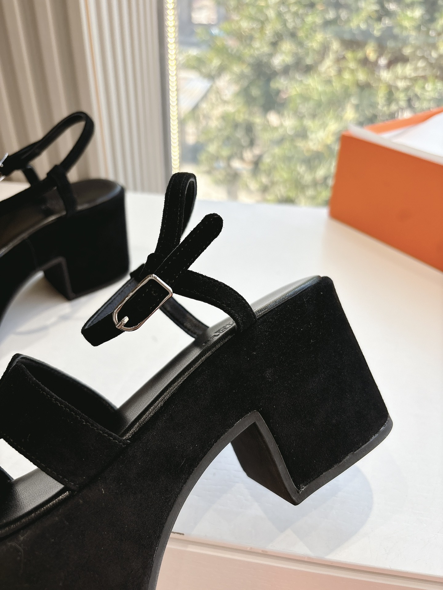 🌾G038代购级别所见即所得G033HERMES爱马仕| 2025 𝐬𝐬最新款大H厚底凉鞋经典款踩云脚感