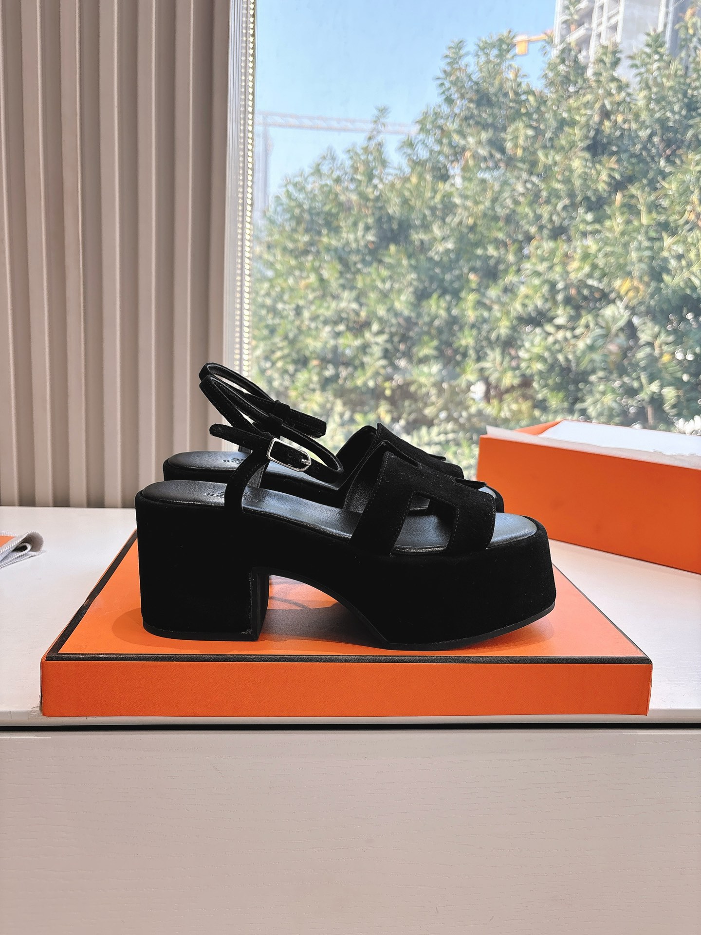 🌾G038代购级别所见即所得G033HERMES爱马仕| 2025 𝐬𝐬最新款大H厚底凉鞋经典款踩云脚感