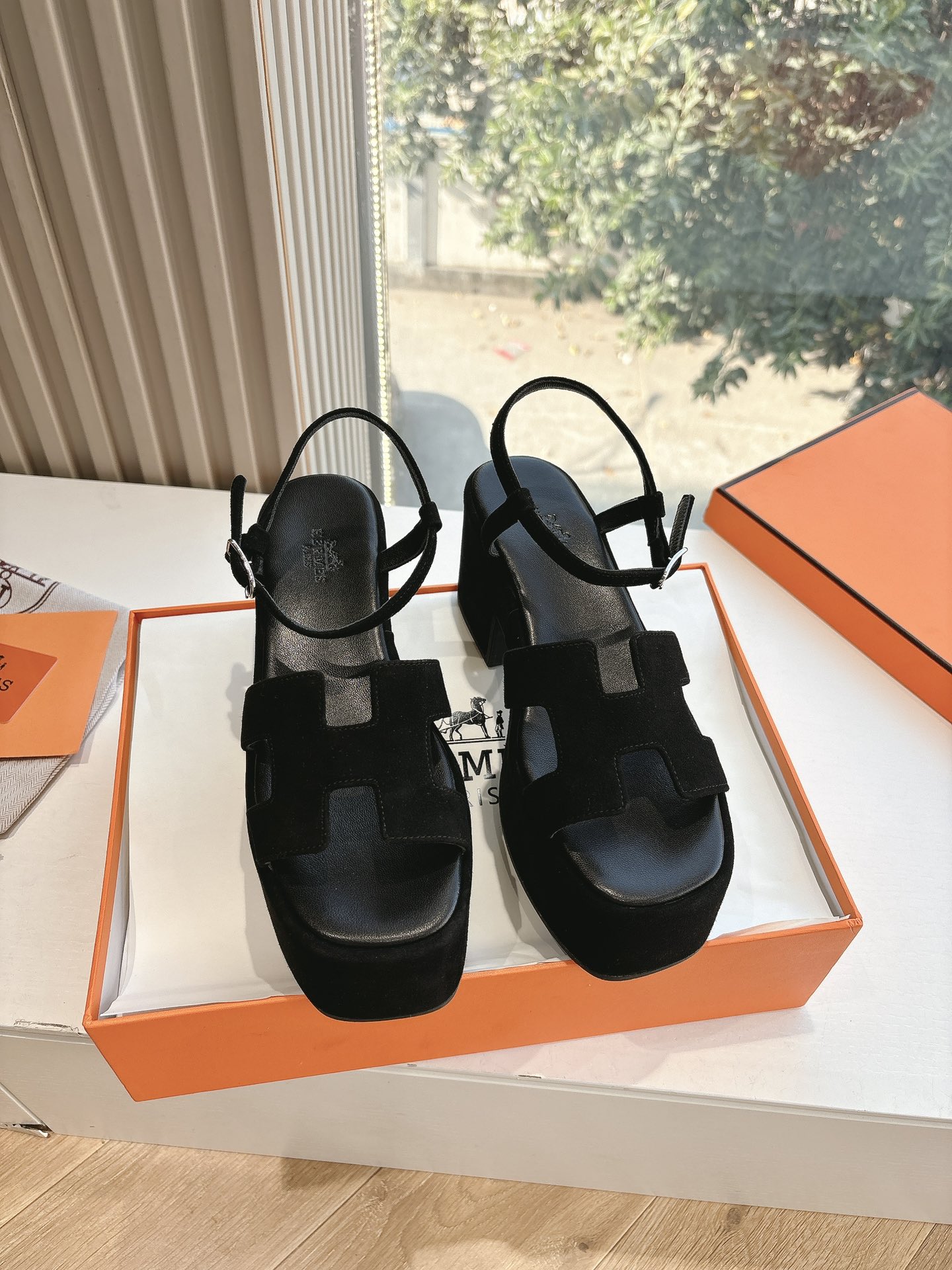 🌾G038代购级别所见即所得G033HERMES爱马仕| 2025 𝐬𝐬最新款大H厚底凉鞋经典款踩云脚感