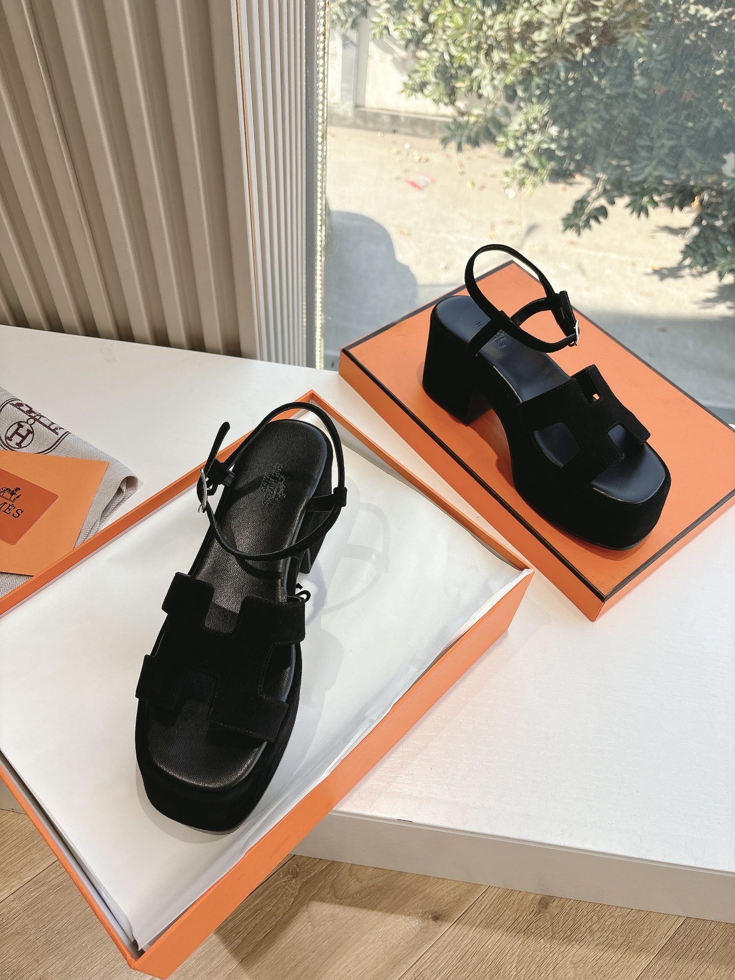 🌾G038代购级别所见即所得G033HERMES爱马仕| 2025 𝐬𝐬最新款大H厚底凉鞋经典款踩云脚感
