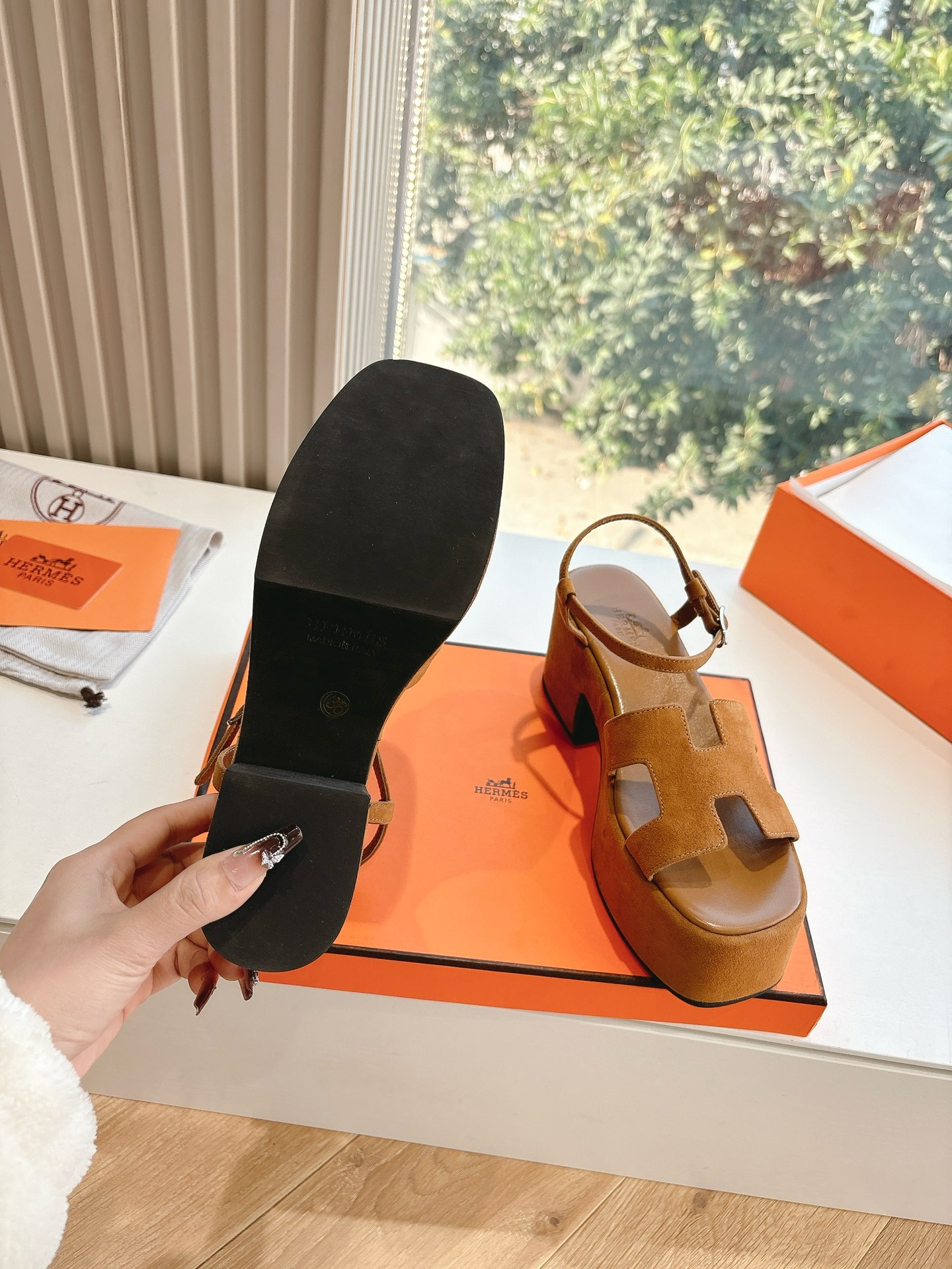 🌾G038代购级别所见即所得G033HERMES爱马仕| 2025 𝐬𝐬最新款大H厚底凉鞋经典款踩云脚感