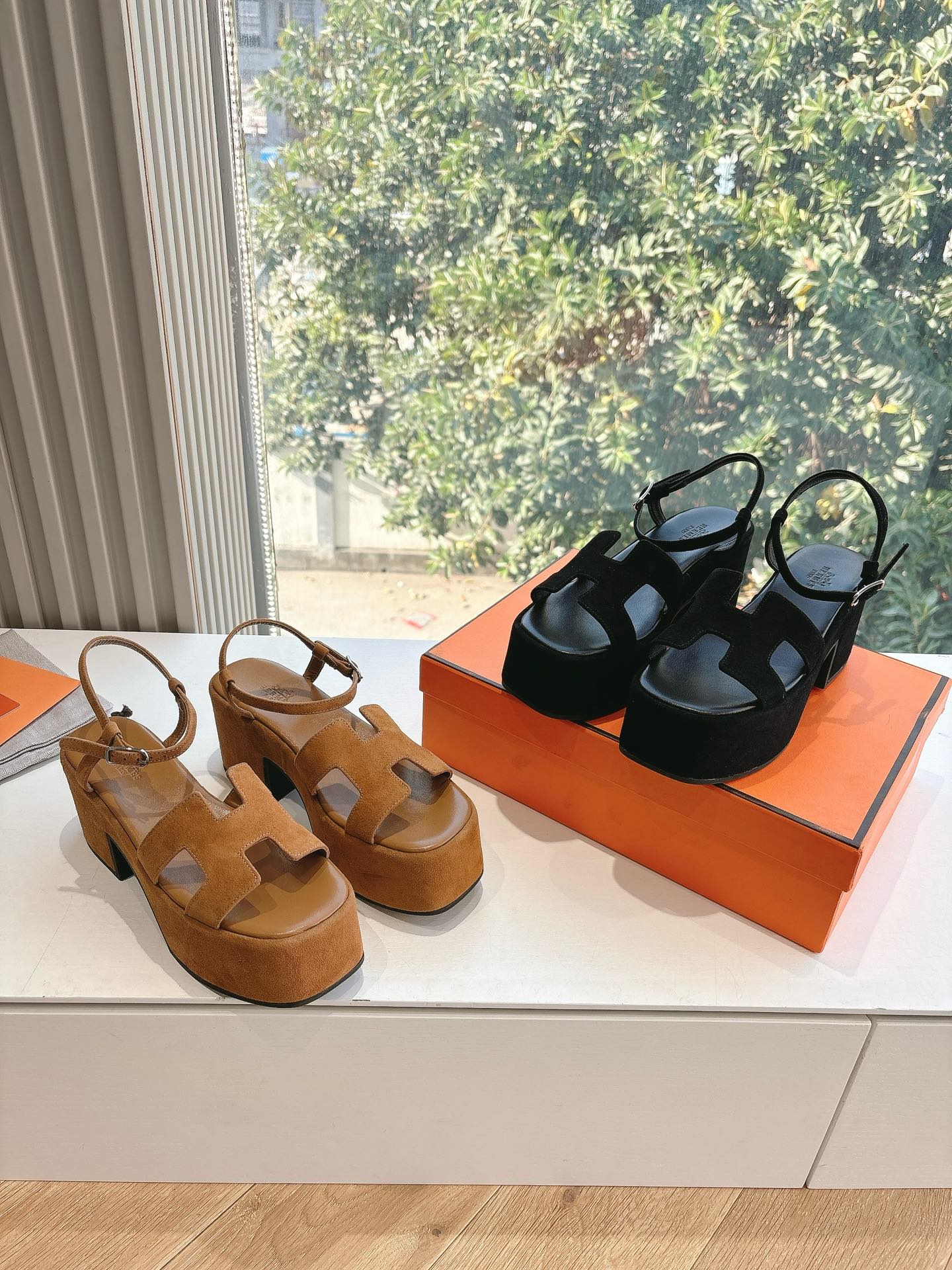 🌾G038代购级别所见即所得G033HERMES爱马仕| 2025 𝐬𝐬最新款大H厚底凉鞋经典款踩云脚感