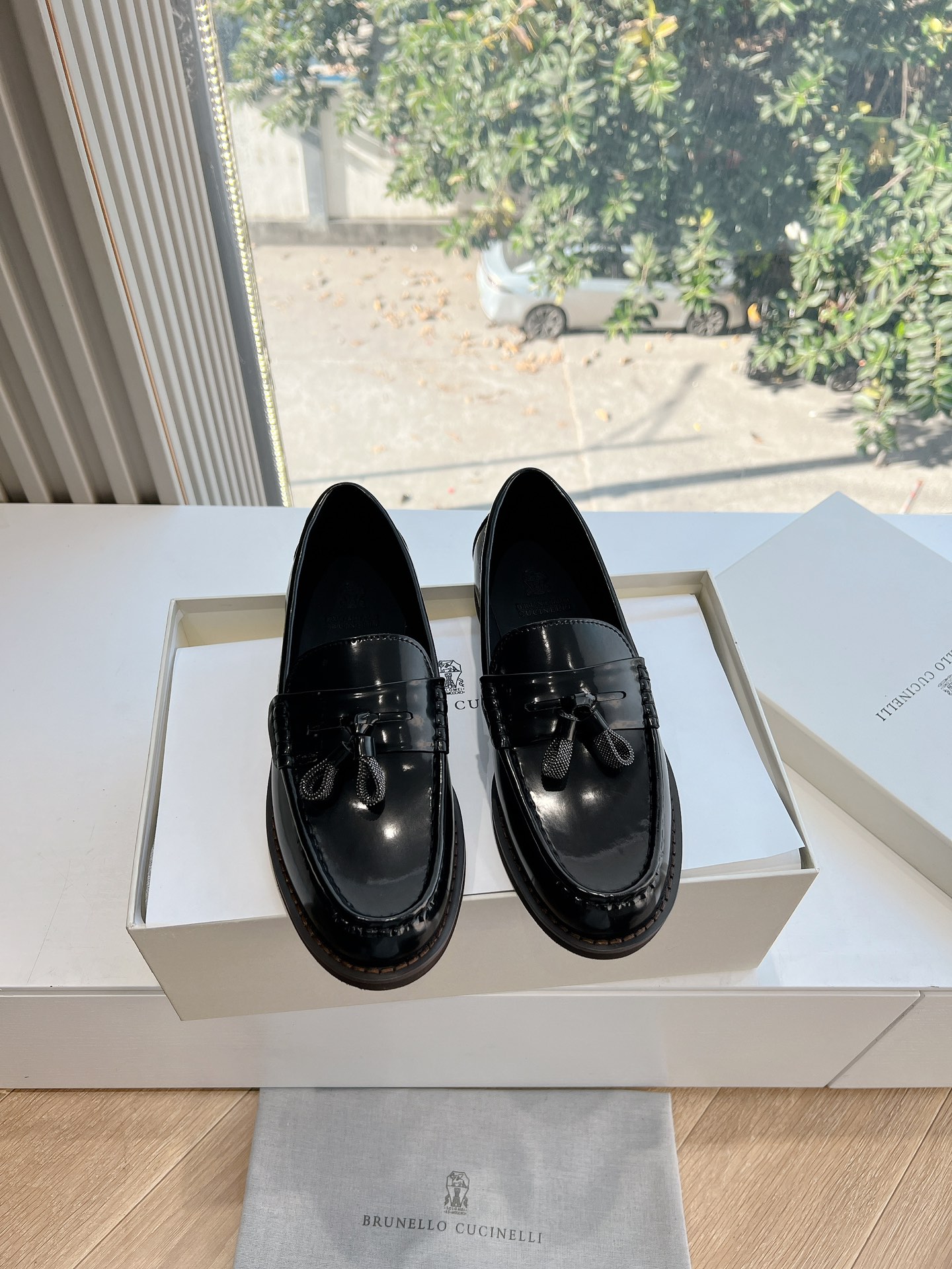 Baskets Brunello Cucinelli en daim avec perles, doublées et épaissies, mocassins à semelle épaisse, style old money et luxe discret