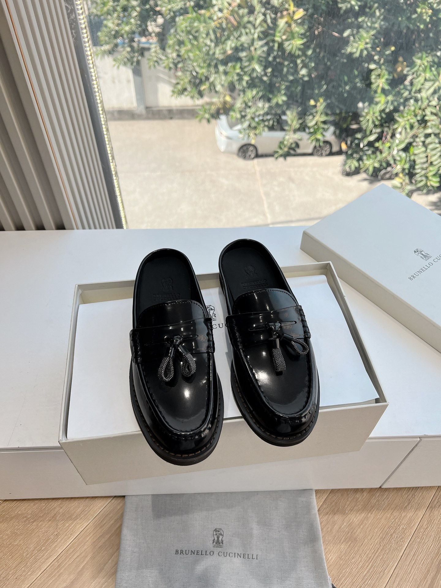 Baskets Brunello Cucinelli en daim avec perles, doublées et épaissies, mocassins à semelle épaisse, style old money et luxe discret