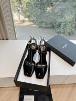 G288 top quality Saint Laurent / Saint Laurent heels fish mouth sandals Lee metal diamond chain pointed toe high heels YSL sister's beautiful beauty high heels are also the same style of Saint Laurent Rose, the high heels are very well modified with feet shape, luxurious metal chains in recent years SLP is getting more and more understanding of women in high heels, and I am running towards the embarrassing design impression of the waterproof platform model ysl beautiful high heels upper: cowhide sole: genuine leather outsole heel height: about 11cm Size: 35-42 (40-42 customization not Return or not exchange) 1 G288 top quality Saint Laurent / Saint Laurent heels fish mouth sandals Lee metal diamond chain pointed toe high heels YSL sister’s beautiful beauty high heels are also the same style of Saint Laurent Rose, the high heels are very well modified with feet shape, luxurious metal chains in recent years SLP is getting more and more understanding of women in high heels, and I am running towards the embarrassing design impression of the waterproof platform model ysl beautiful high heels upper: cowhide sole: genuine leather outsole heel height: about 11cm Size: 35-42 (40-42 customization not Return or not exchange)