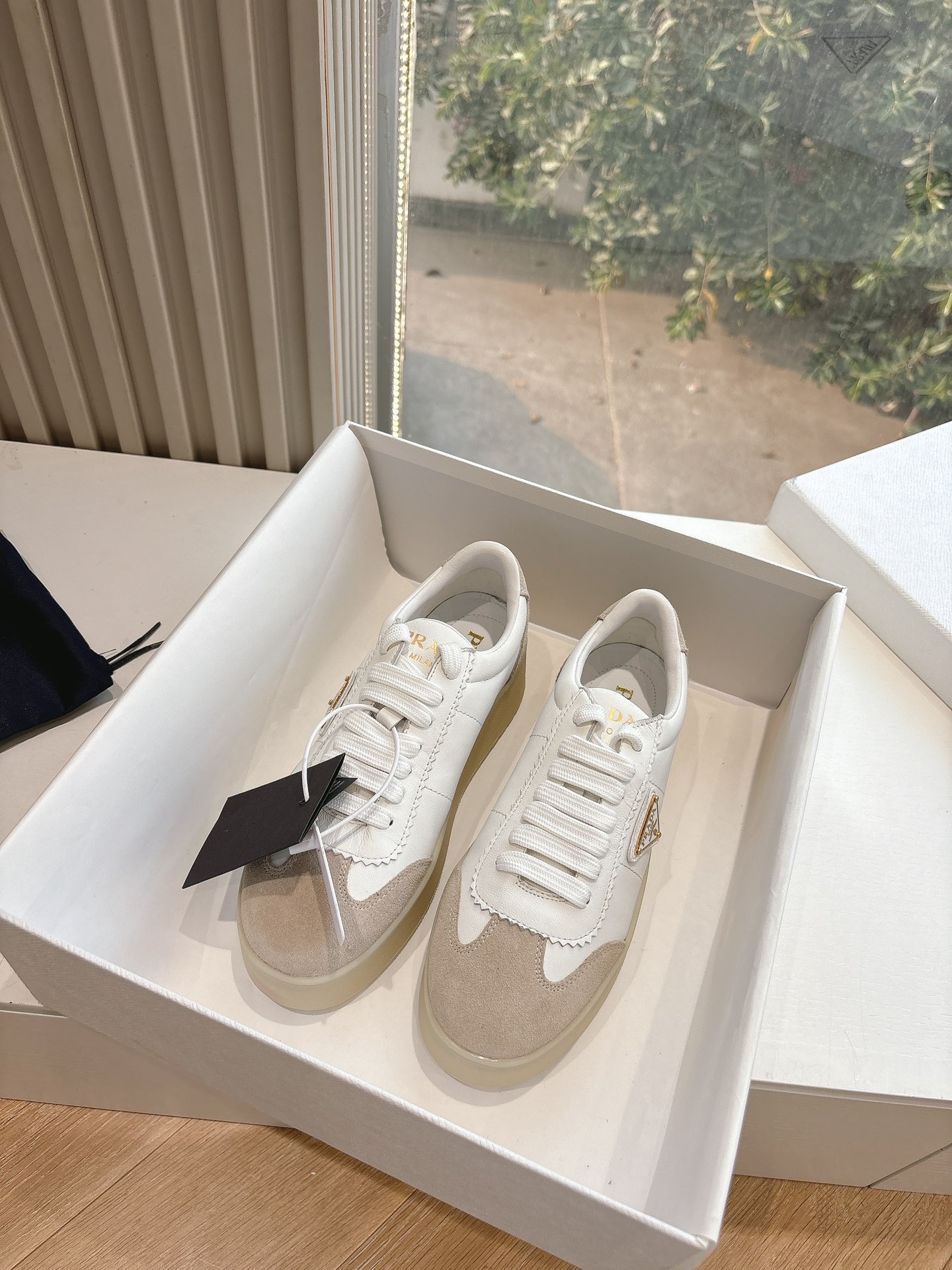 NO:164609,G036 WYSIWYG Prad Purchase Level Prada Spring and Summer New Sports and Leisure Moral Training Shoes Sports Board Shoes Leather Sports Shoes Make the whole pair of shoes light and comfortable. Bright colors satisfy the variety of choices of fashionable people in different styles, and every design element is on the trendy point!  Imported fabric cowhide, inner lining, original inner lining, original sole, size 35-41 (40.41 custom, no return or replacement), casual shoes/sports shoes, prada, prada, sneakers, cowhide19860909G036所见即所得prad代购级别普拉达春夏新品运动休闲德训鞋运动板鞋皮革运动鞋让整双鞋轻便舒适 鲜艳色彩 满足不同风格时髦人士的多种选择,每一个设计元素都踩在时髦点上！ 面料进口牛皮 内里原版内里 鞋底原版鞋底 尺码35-41(40.41定制不退不换),休闲鞋/运动鞋,prada,prada,sneakers,cowhide,Women's Shoes