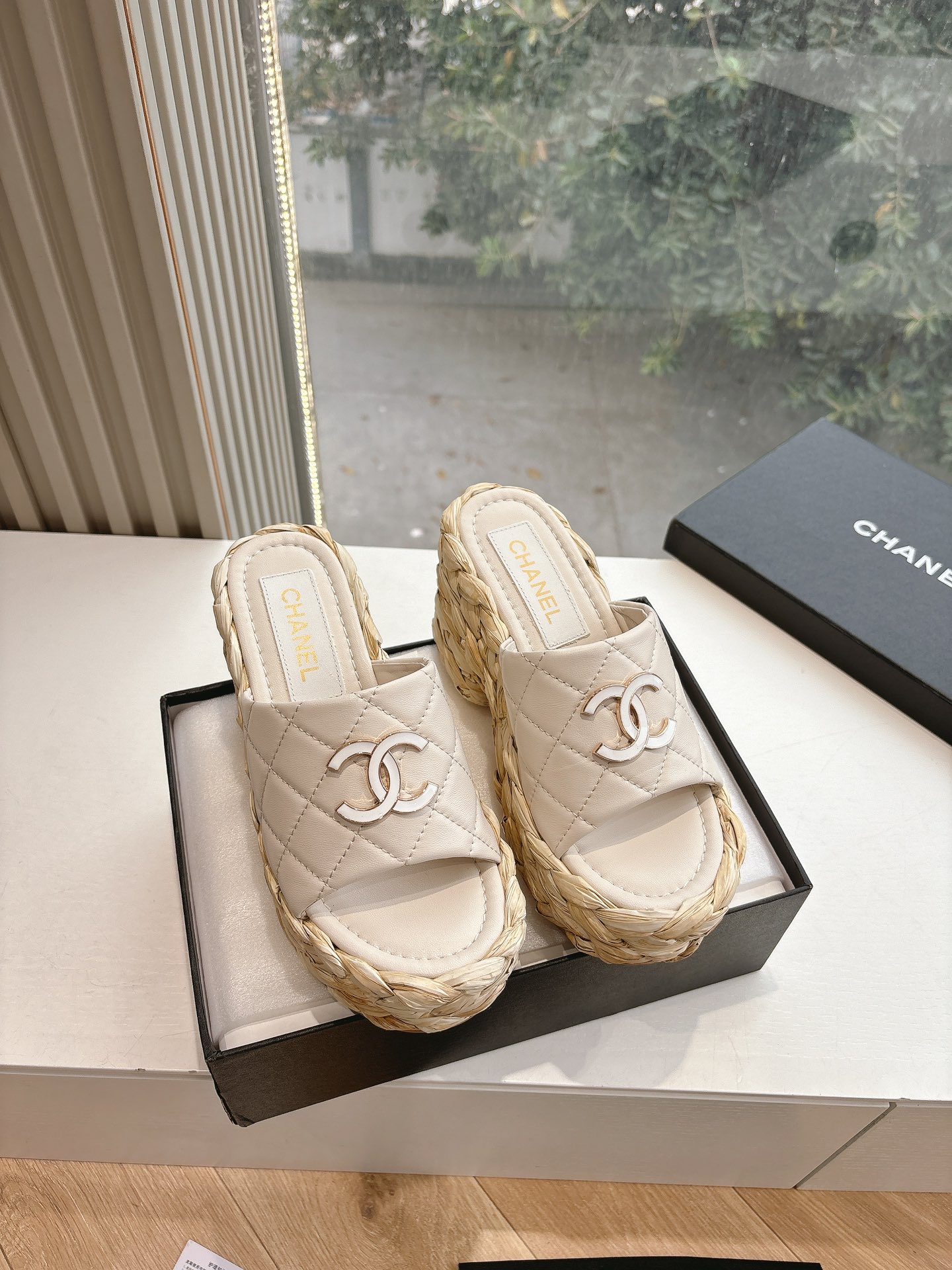 NO:239009,WYSIWYG G030 Top Quality CHANE*25s Small Chanel Heel Heel Rope Chain Sandals Slippers Material Original Sheepskin Weaving Inner Original Sheepskin Outsole Original Sole About 7cm Size: 35-39/(34.40/41 Customized No Return or Exchange), Slippers Sandals, Chanel, Sandals, Slippers, Sheepskin19860909所见即所得G030顶级品质CHANE*25s小香奈儿坡跟麻绳链条凉鞋拖鞋 材质原版羊皮编织 内里原版羊皮 大底原版鞋底 约7cm 码数:35-39/(34.40/41定制不退不换),拖鞋凉鞋,chanel,chanel,sandals,slippers,sheepskin,Women's Shoes