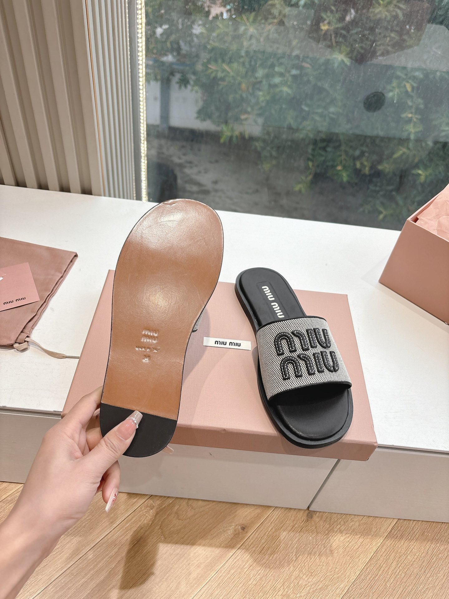 🌾所见即所得G042独家上新Miu Miu2015平底编织字母平底拖Zp开发 原版拆卸 对版缪缪字母秒杀